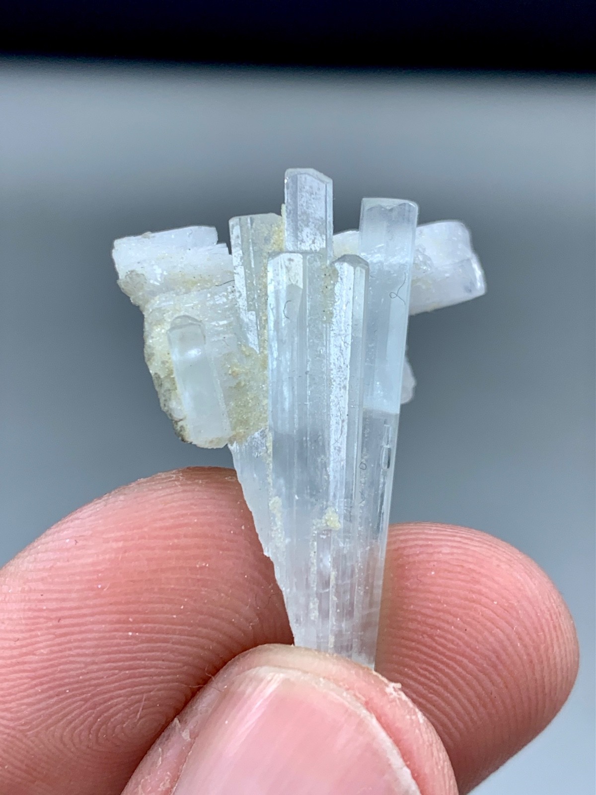 30 Ct’s Aquamarine Terminated Floater Bunch Perched On Albite - Shigar Valley