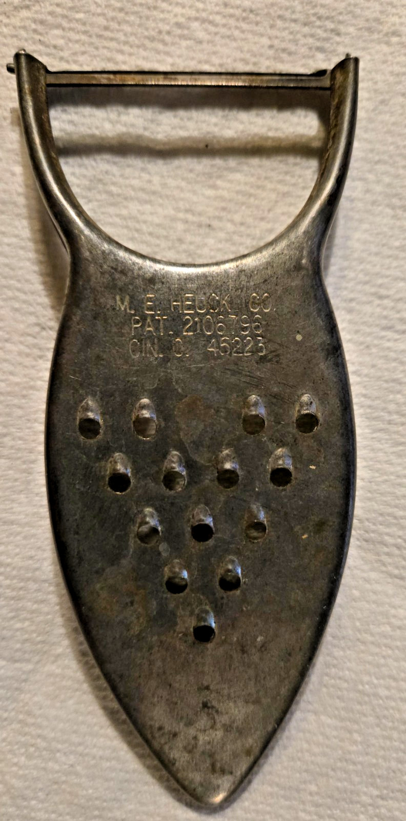 Antique M.E. Heuck Co Vegetable Peeler Grater Kitchen  Patent No. 2106796 1938