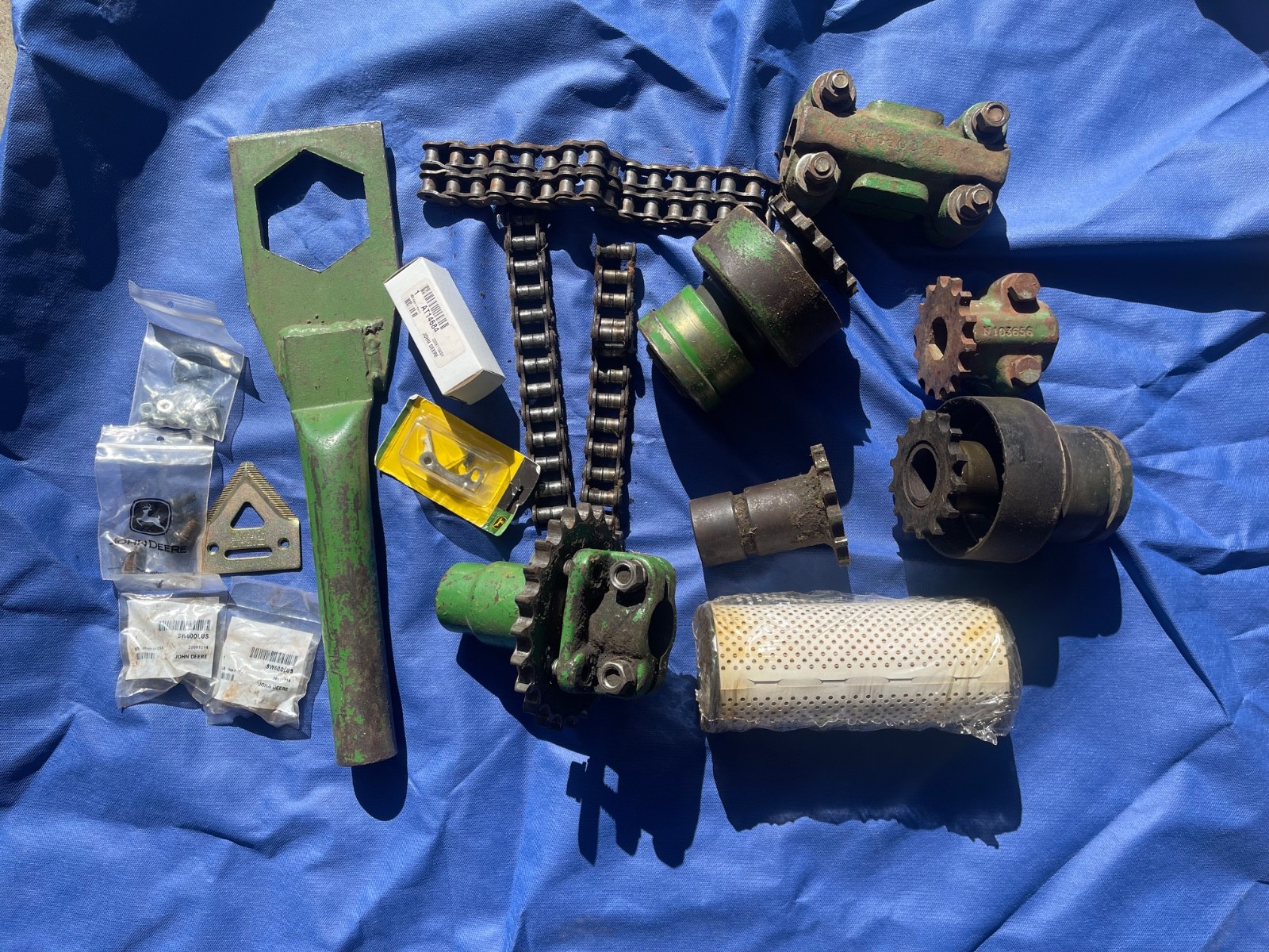 john deere old combine head couplers and misc