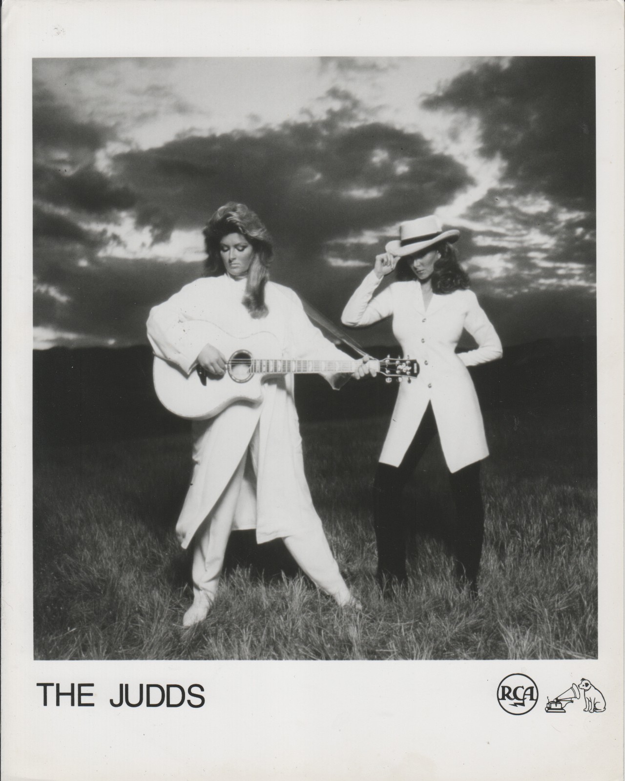 Country Music Duo THE JUDDS B&W 8x10 Publicity PHOTO