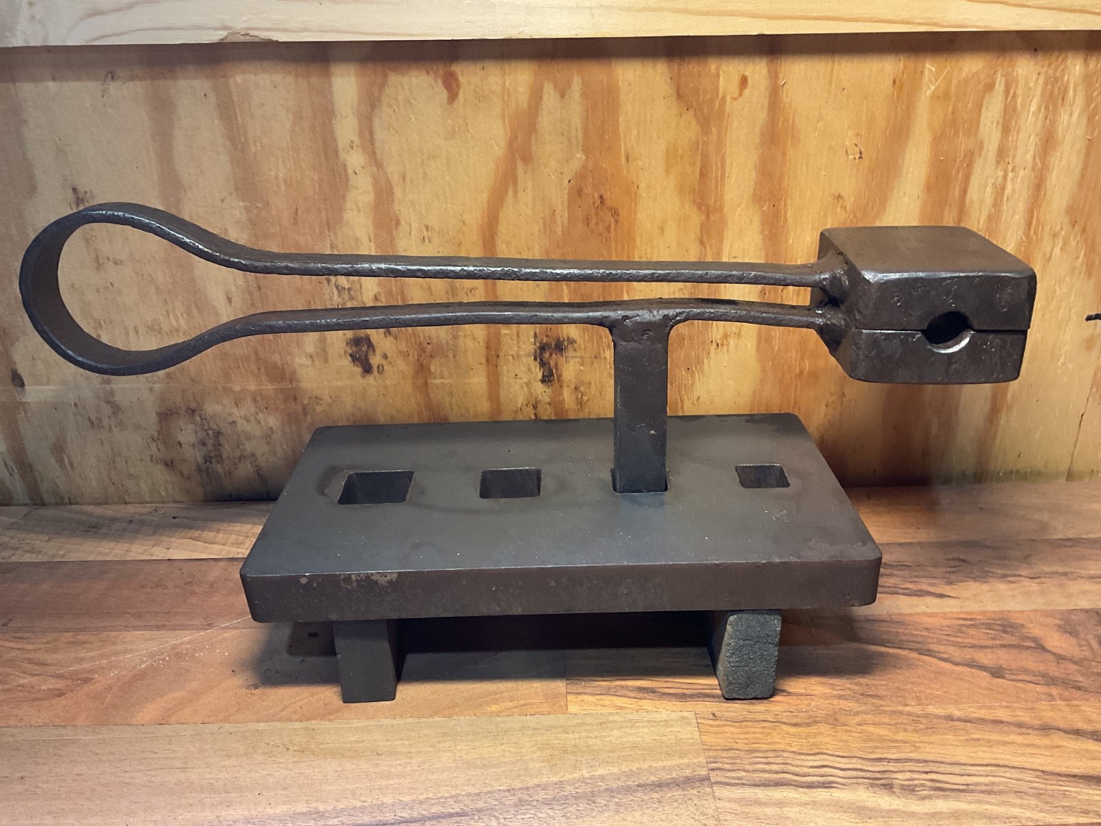 Vintage 5/8” Diameter Blacksmith/Anvil/Forge 8 lb. 4 oz “SPRING SWAGE” Hardy VG