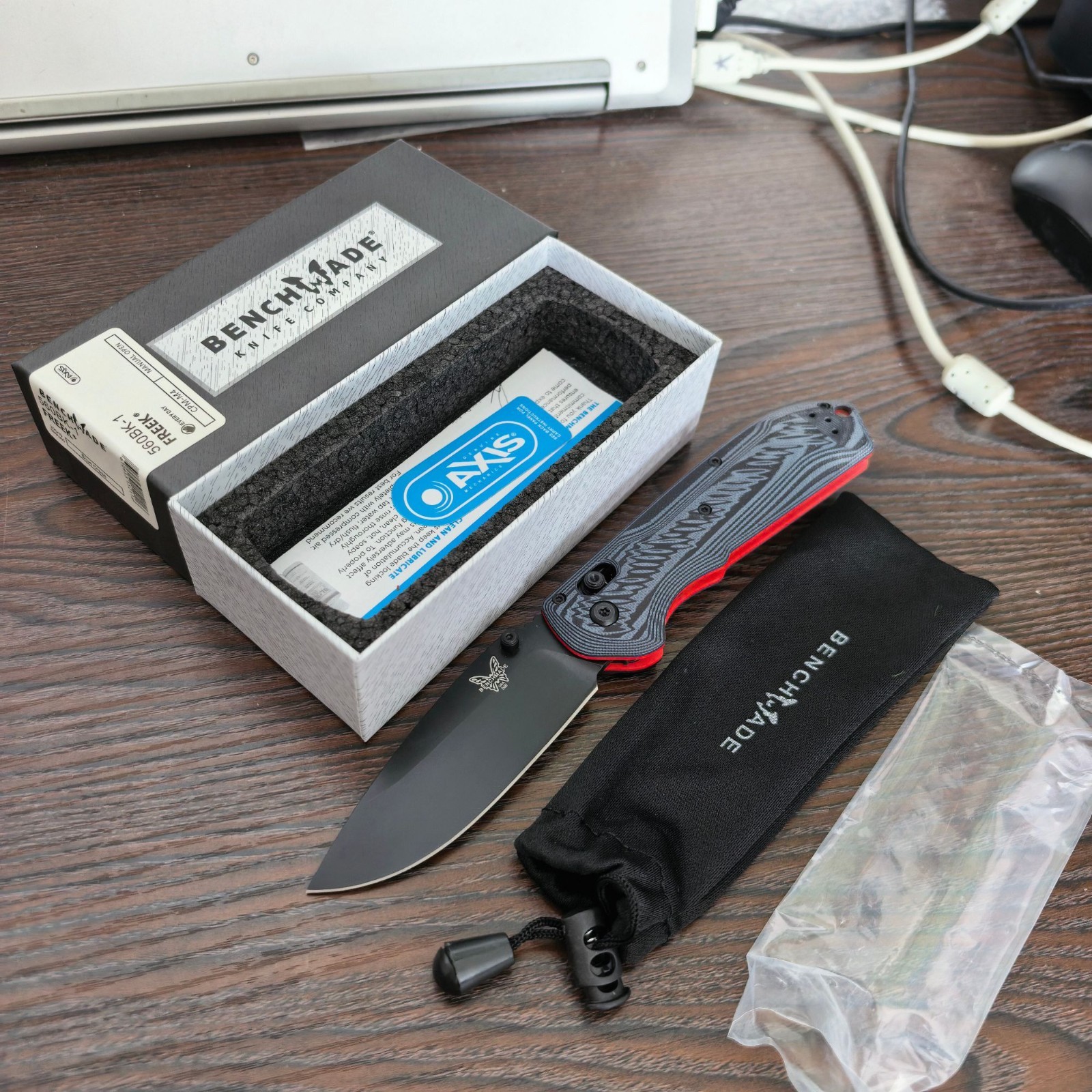 Benchmade Freek 560BK-1 CPM-M4 Navy Black G10 AXIS Folding Knife Red Liner