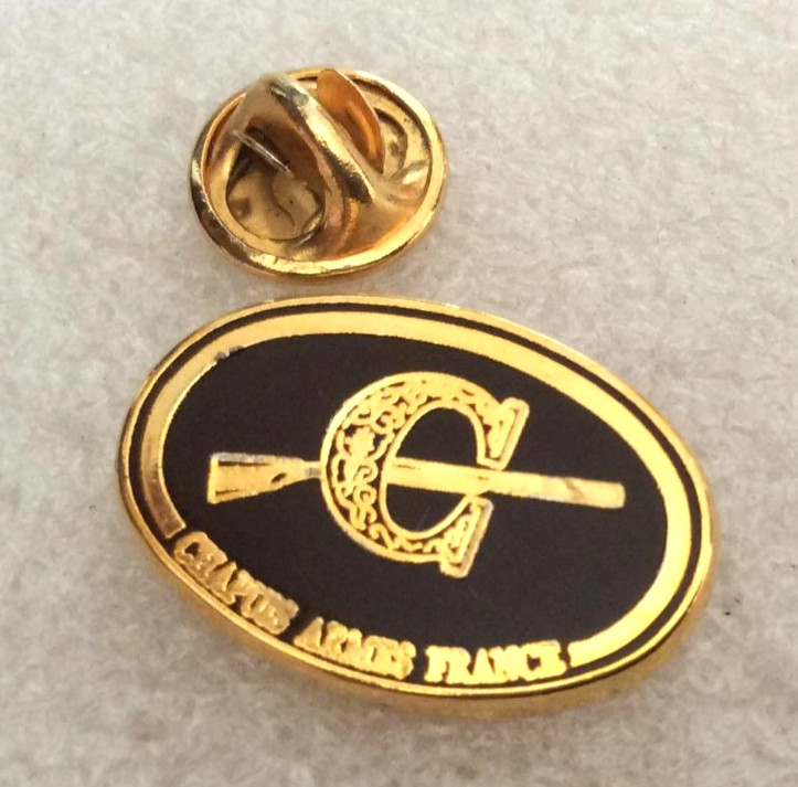 vintage Chasse Chapuis weapons France pin's (brown version) gold