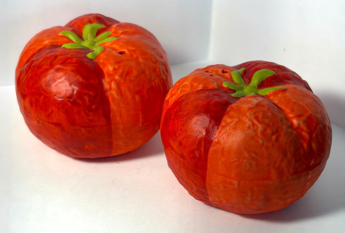 VTG 1962 Holt Howard Tomatoes Salt & Pepper Shakers JAPAN with Stickers & Corks