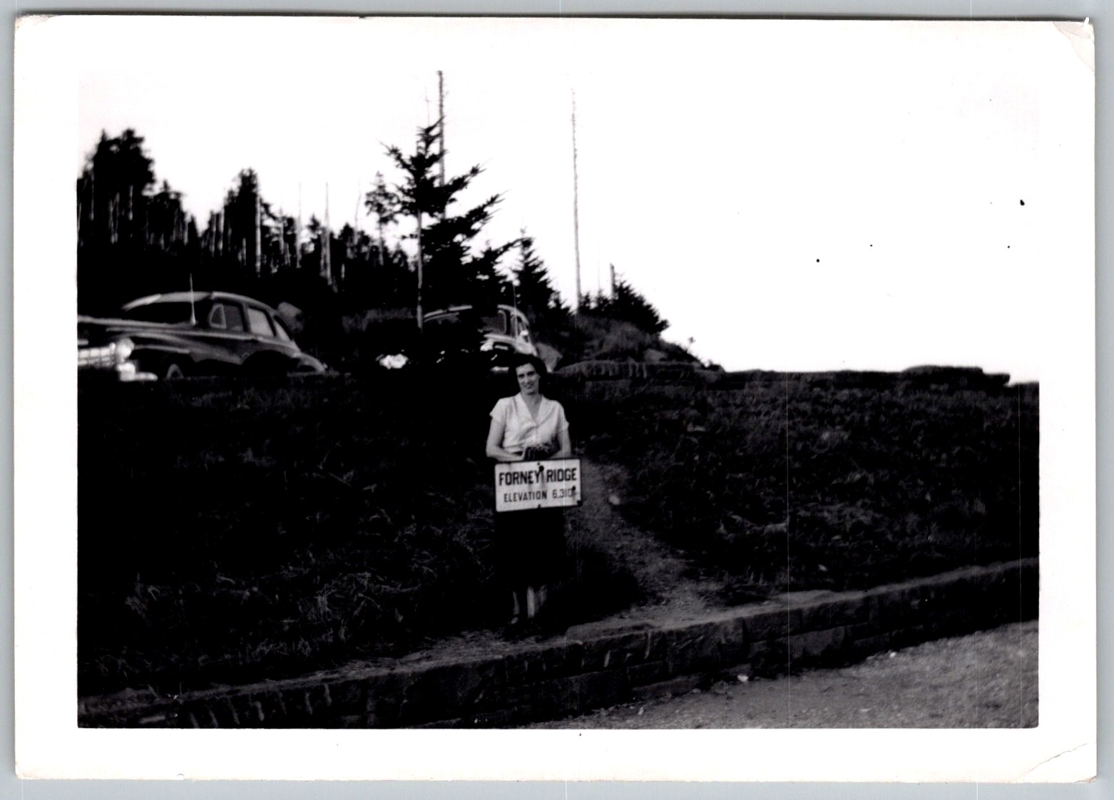 Vtg B&W Snapshot Woman Holding Forney Ridge Elevation Sign Vintage Cars 1950s