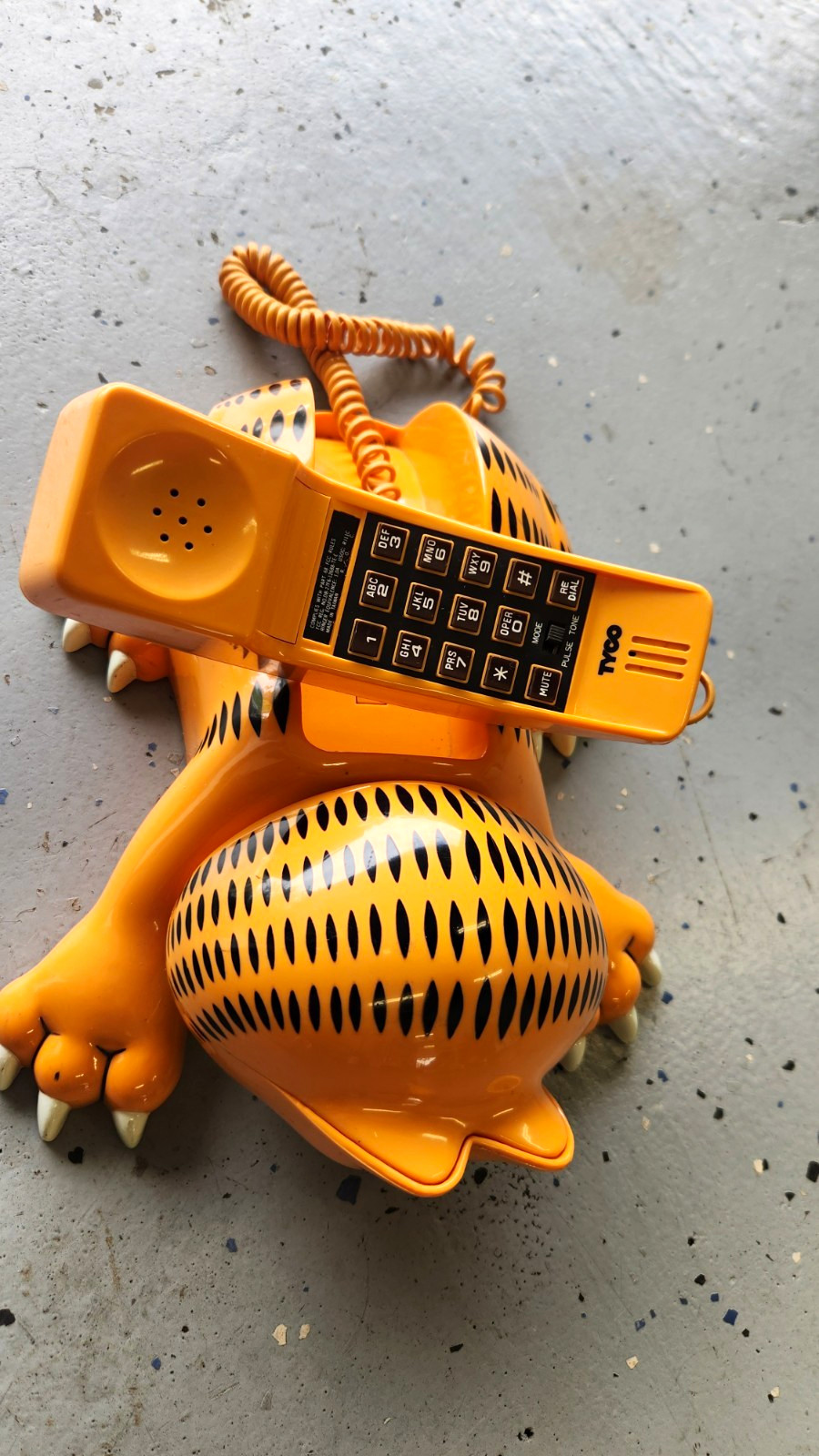Tyco Garfield Character Corded Telephone Orange & Black Plastic Novelty Phone