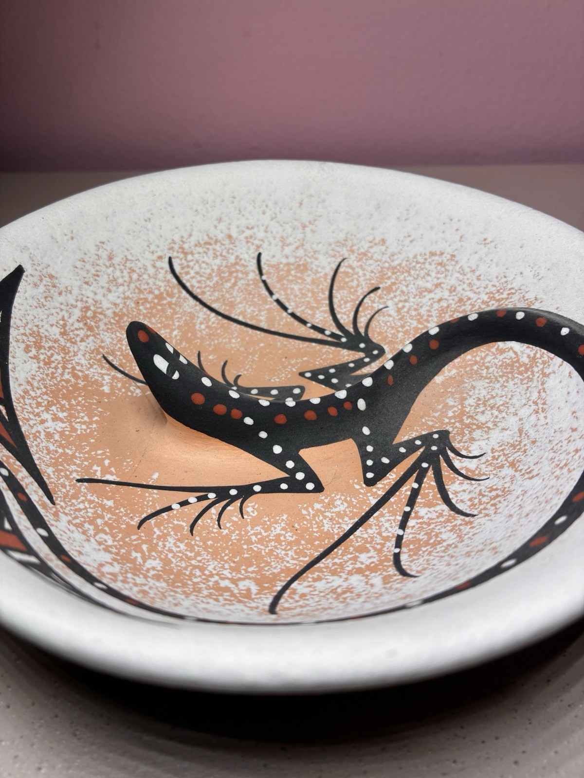 Deldrick Cellicion Native American Zuni Pictorial Lizard Pottery Pot Bowl Figure