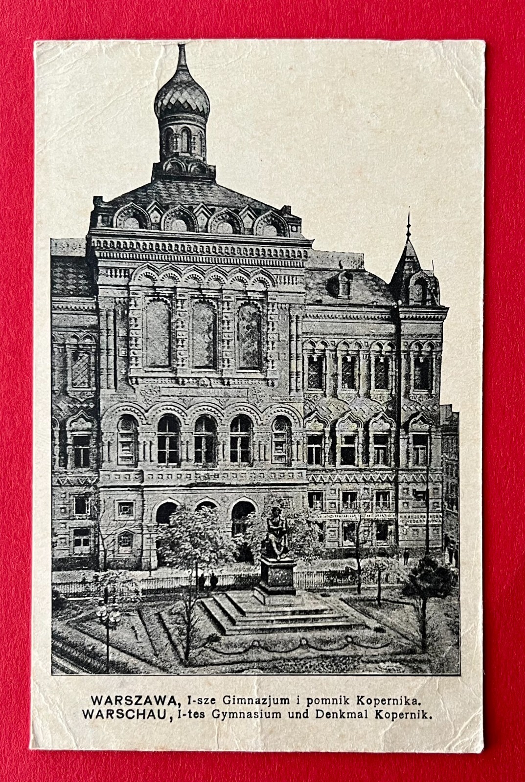 Postcard Warsaw in Poland 1. WW 1915 Gymnasium with Copernicus Monument (156223