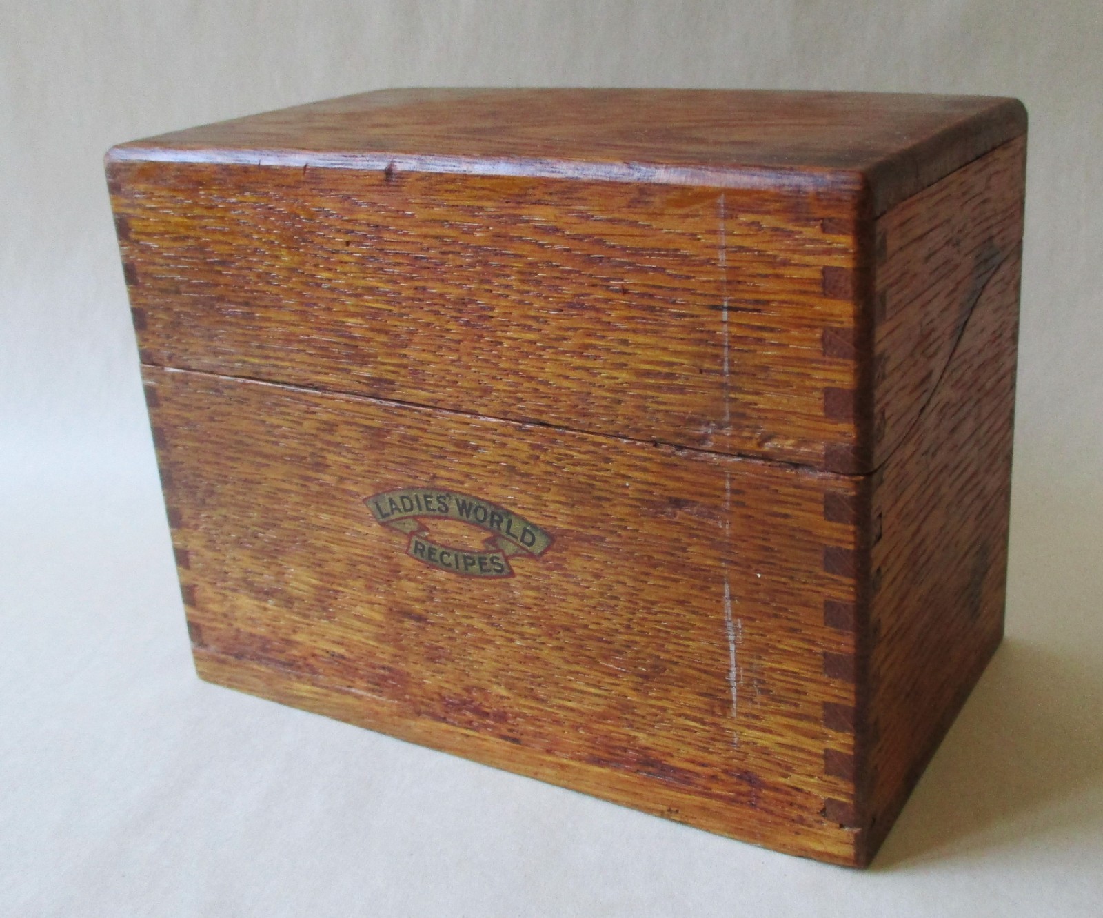 ANTIQUE Ladies World Wooden Oak RECIPE BOX Dovetailed Full of Old Recipes 1950s