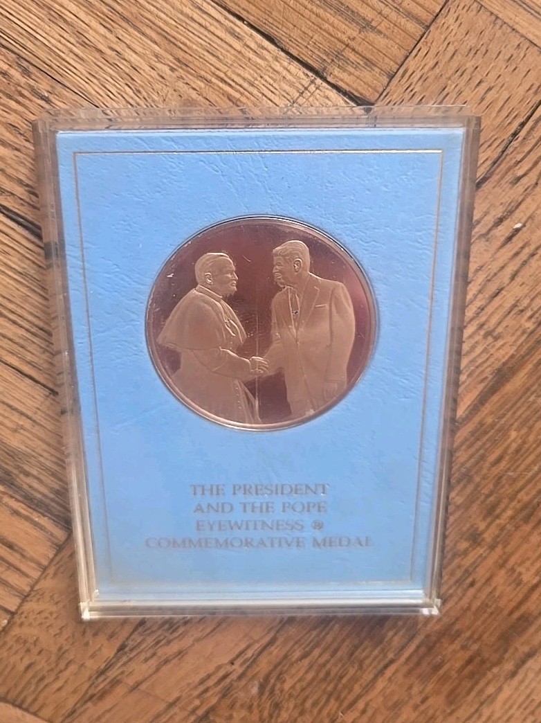 President Ronald Reagan & The Pope Commemorative Bronze Medal Franklin Mint