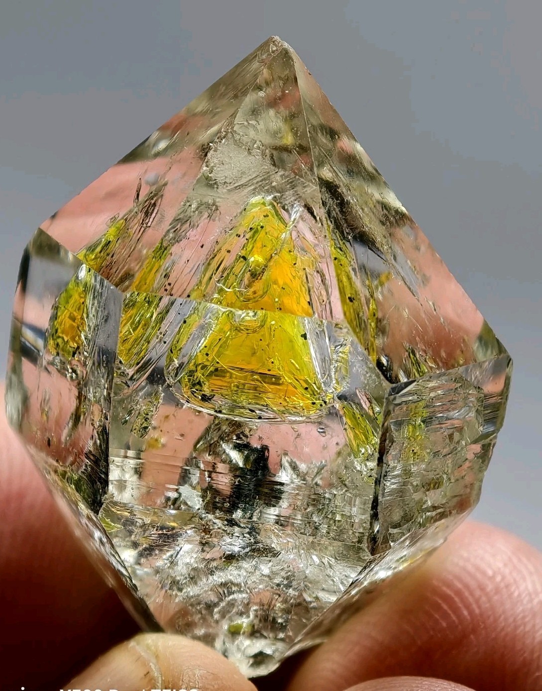 13-gm Petroleum Enhydro Herkimer Quartz Crystal With Beautiful Growth -Pakistan.