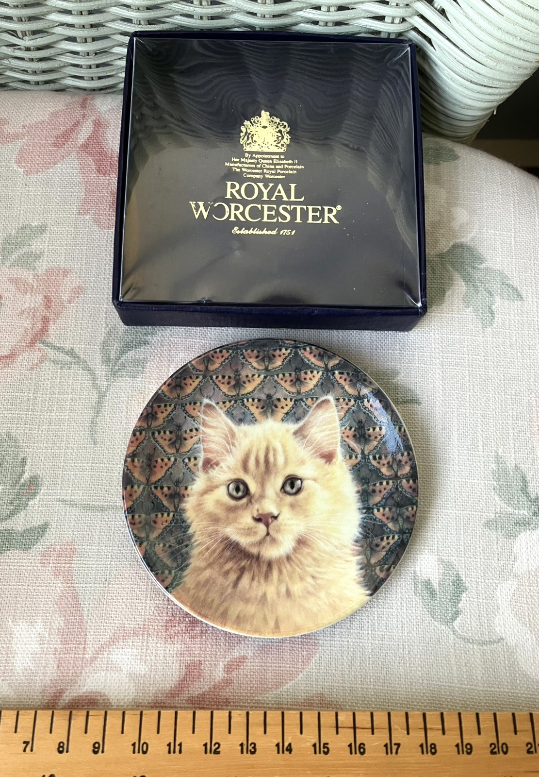 VINTAGE ROYAL WORCESTER IVORY CATS MINIATURE PLATE LESLEY ANNE IVORY 2001 NEW