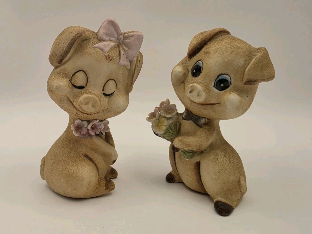 2 Vintage Ceramic Pig Figurines Flowers  Bisque Circle C-789 3\