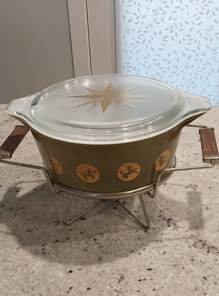 Vintage Pyrex ZODIAC Casserole With Stand -475-B- 2 1/2 Qt.