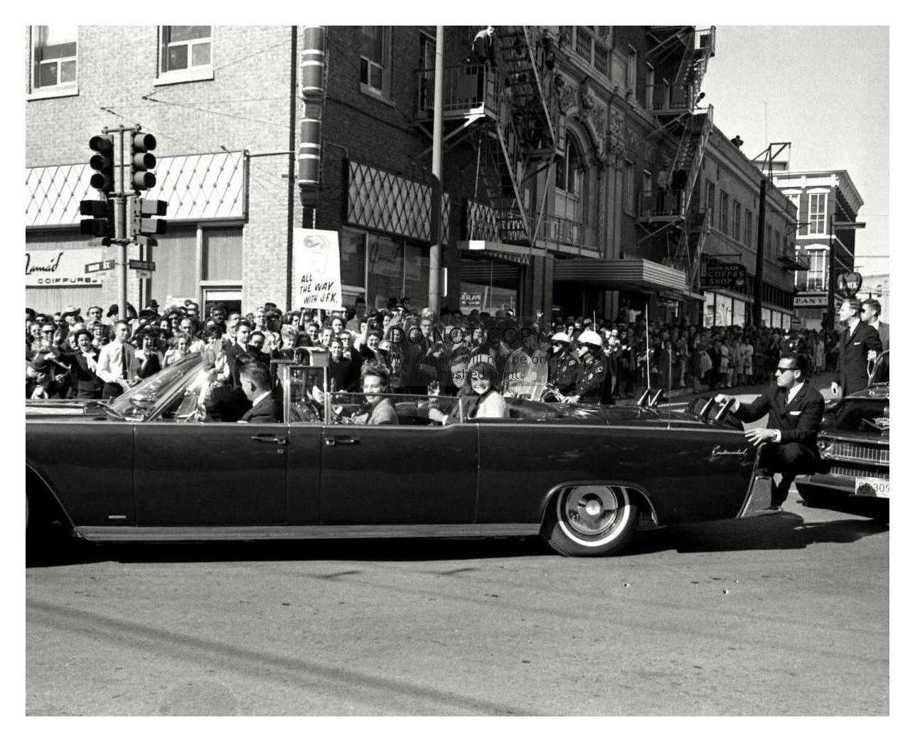 PRESIDENT JOHN F. KENNEDY MOTORCADE ASSASINATION DOWNTOWN DALLAS 8X10 B&W PHOTO