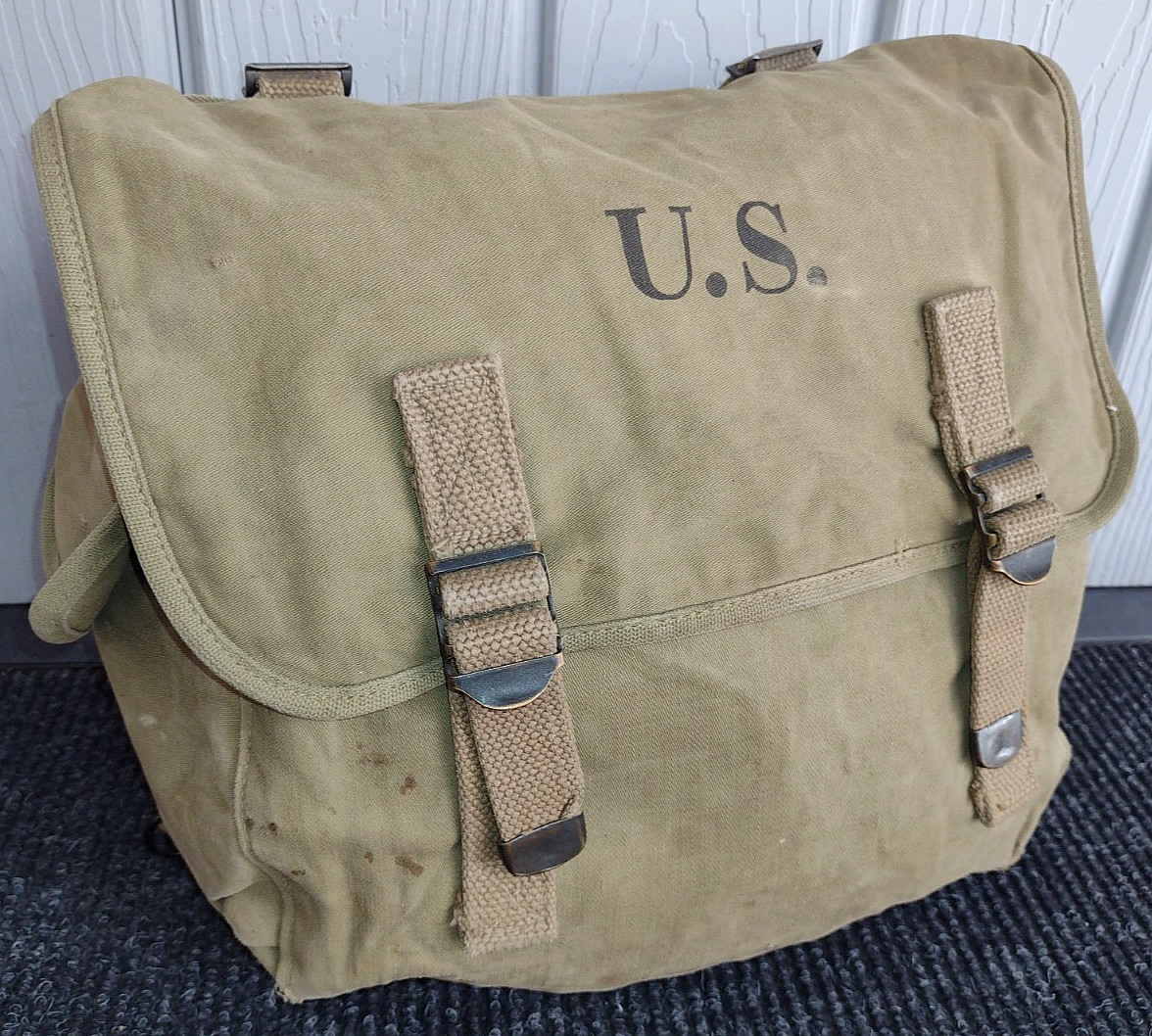 ORIGINAL US WW2 M1936 MUSETTE BAG 1942 DATED w/ SLING
