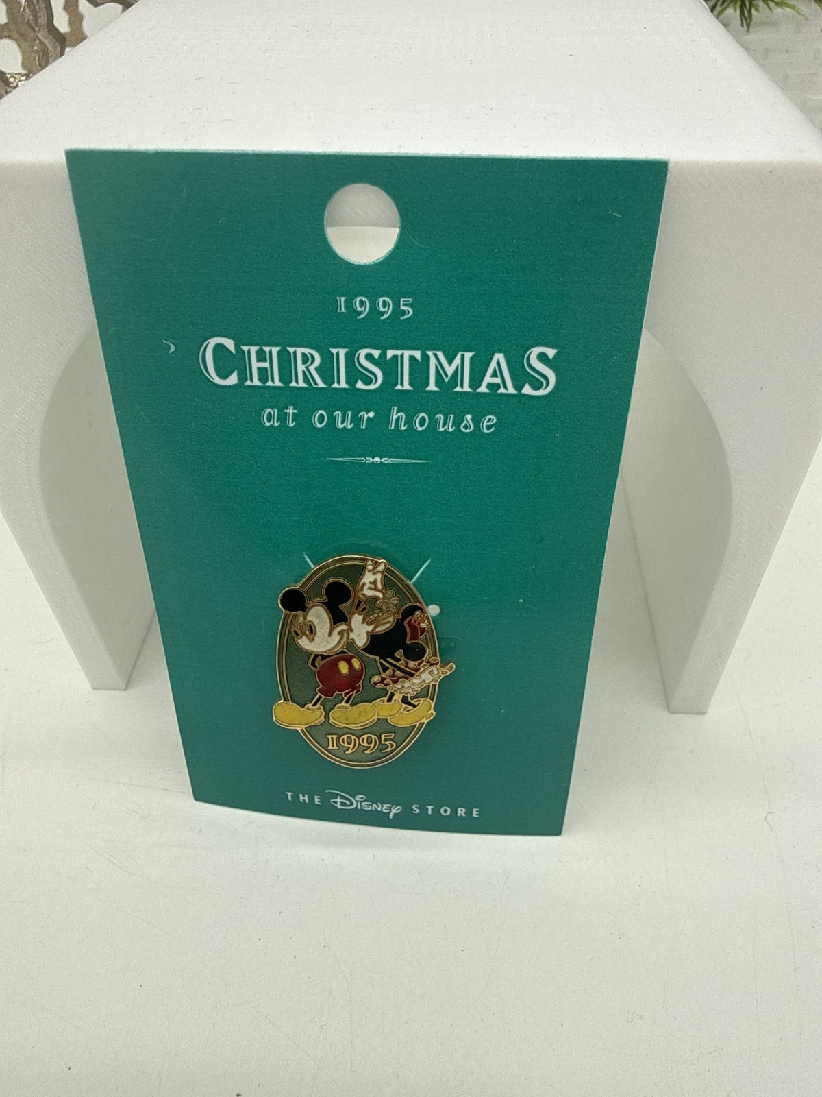 Vintage 1995 The Disney Store Christmas at Our House Mickey Minnie Pin on Card