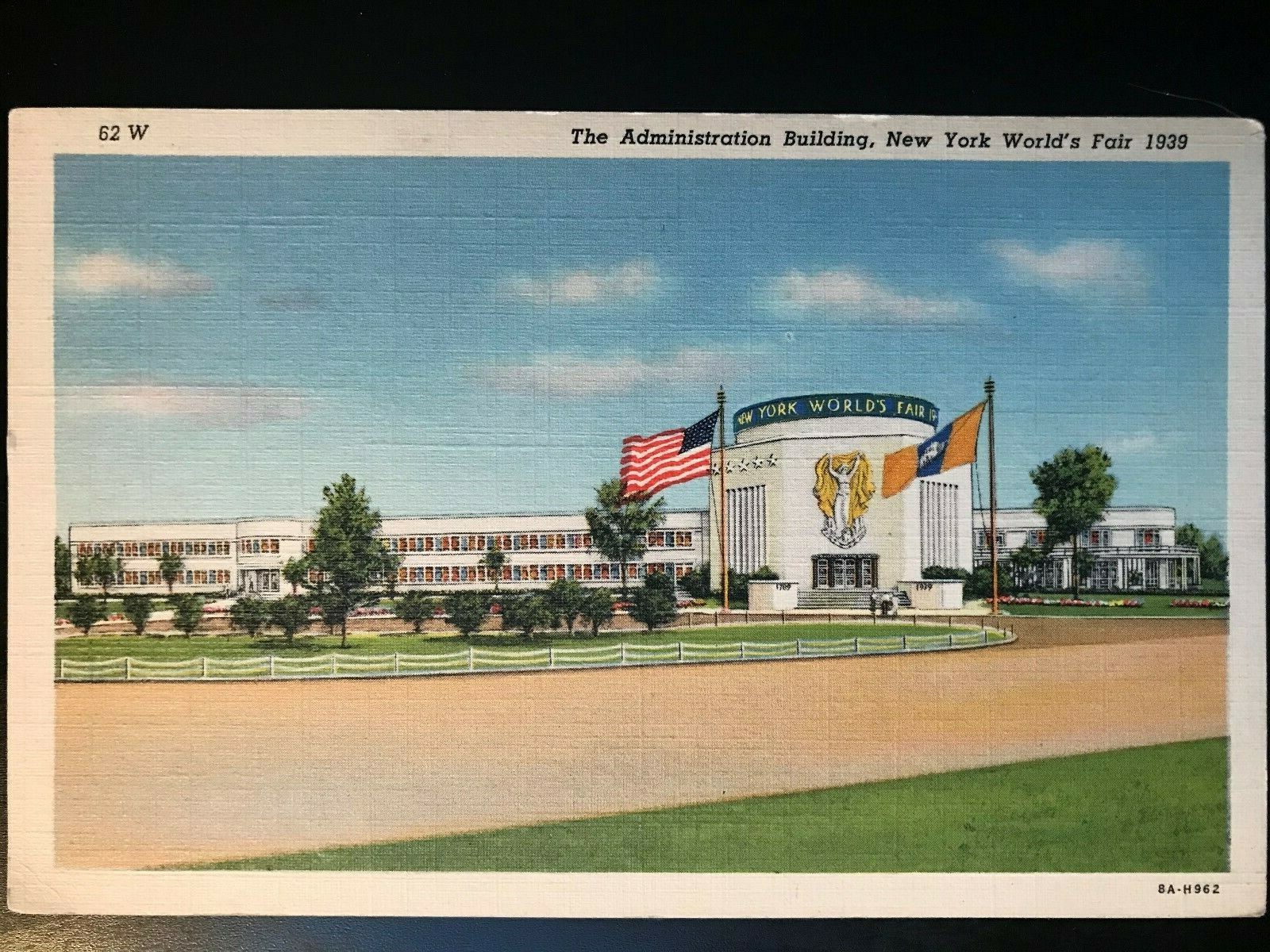 Vintage Postcard 1939 N.Y. World\'s Fair Administration Building Flushing NY