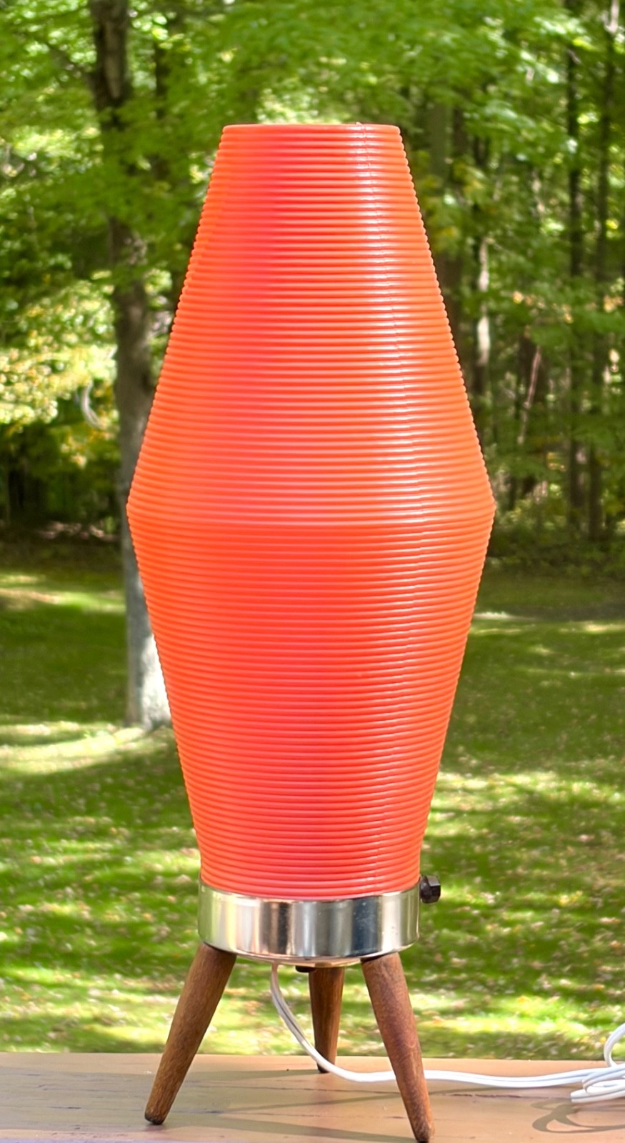 Vintage MCM Orange Atomic Beehive Ribbed Plastic Tripod Table Lamp WORKING