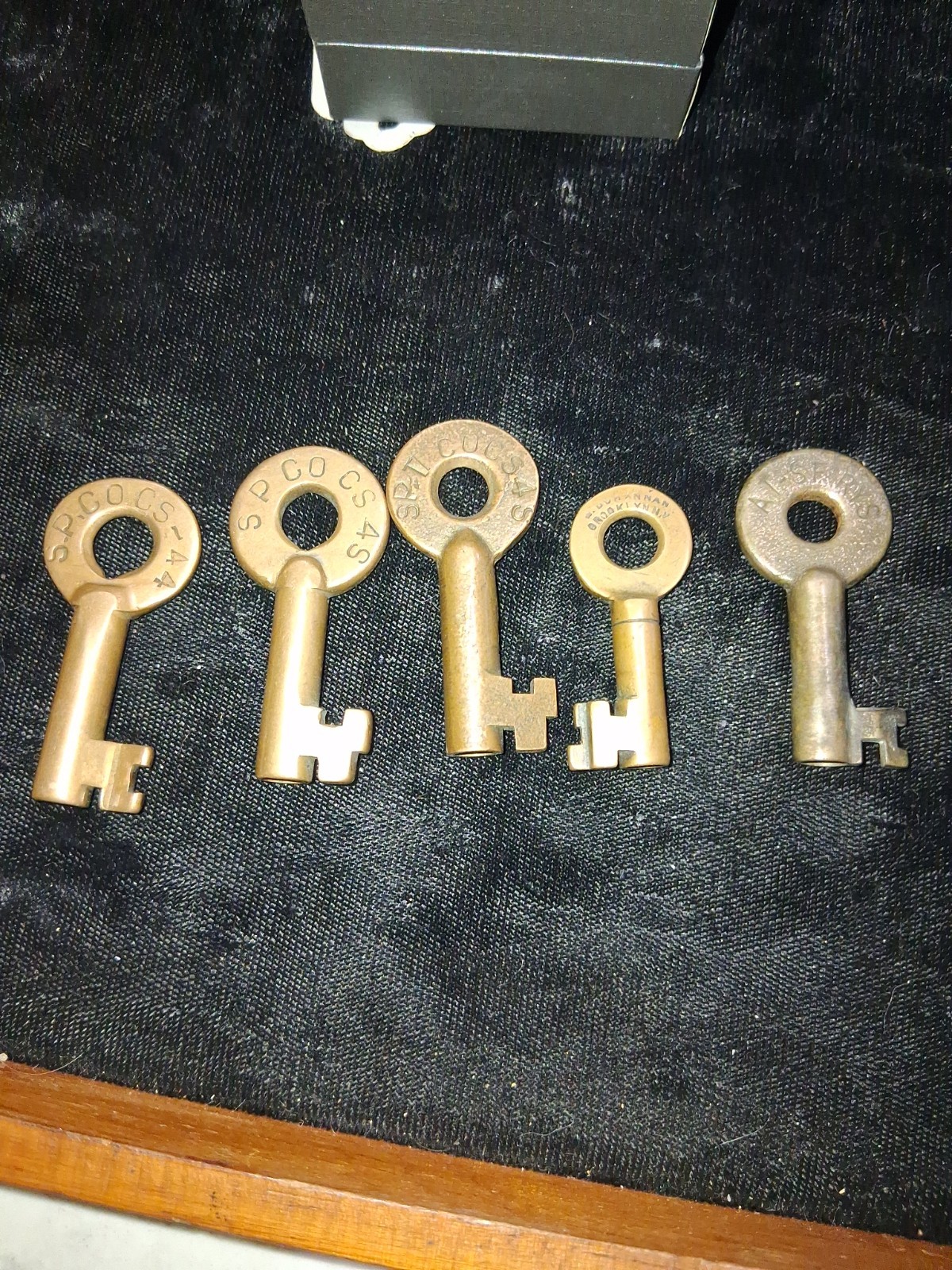 5 Vintage Brass Skeleton Keys