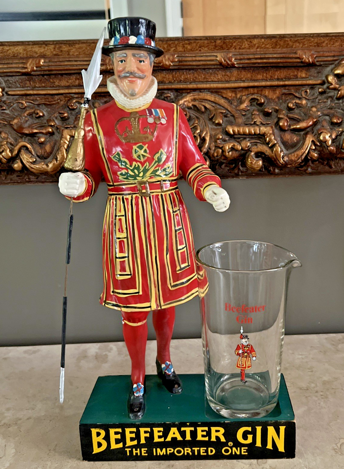 VTG. 1950\'s BEEFEATER GIN COUNTERTOP BACKBAR ADVERTISING DISPLAY w/ PITCHER