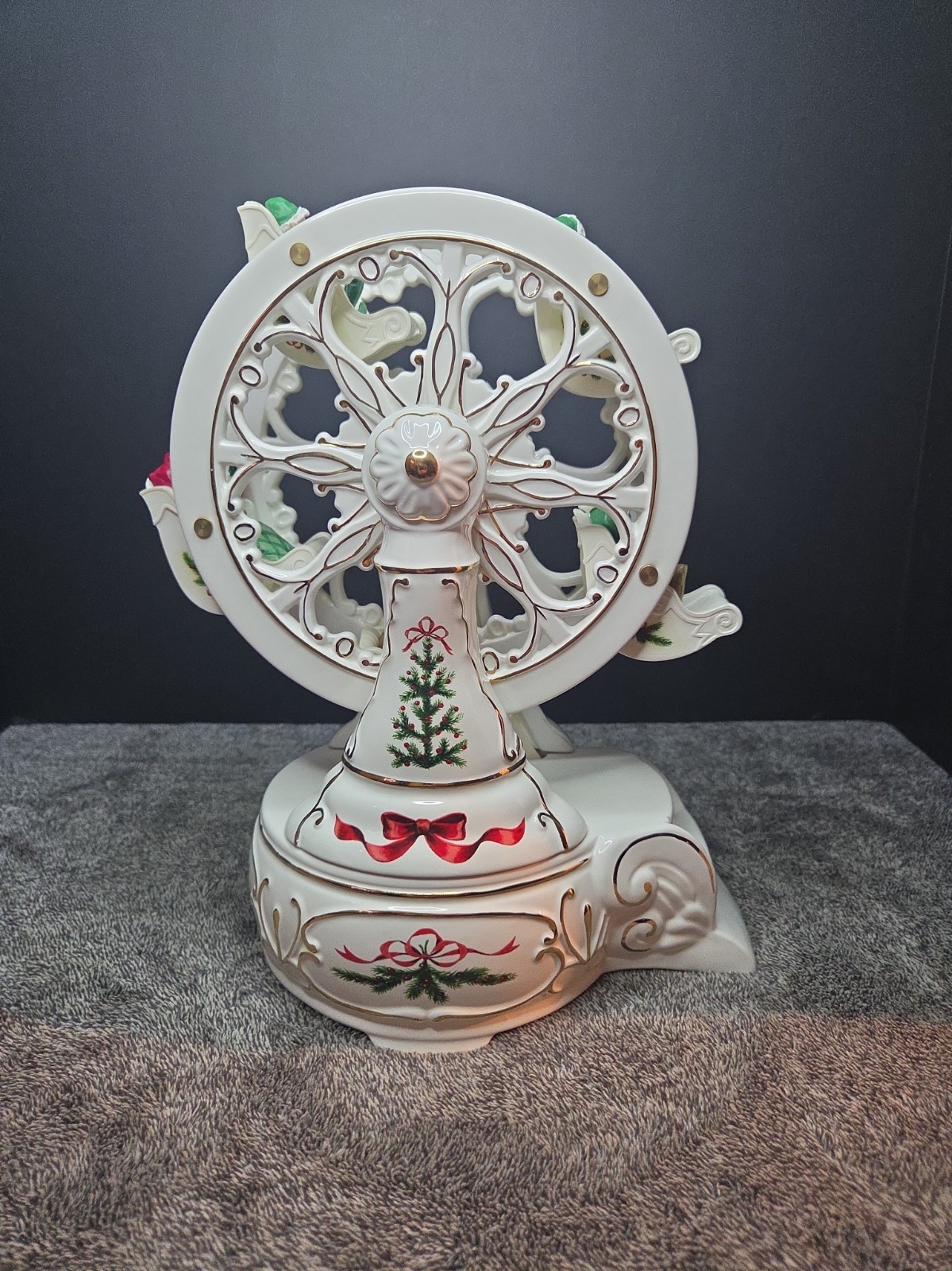 2001 Avon Vintage Porcelain Holiday Classic Wind Up Musical Ferris Wheel