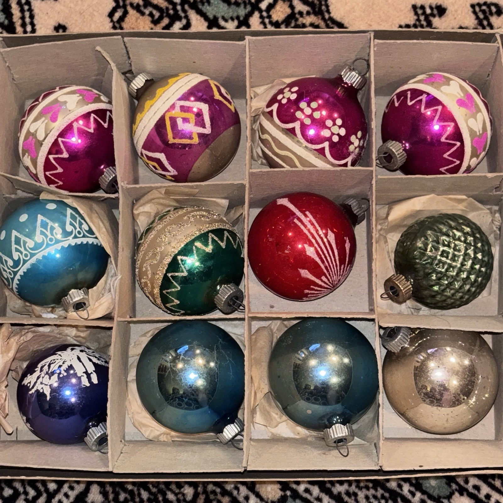 Vtg Lot Shiny Brite Christmas Tree Ornaments in Box 12-2.5” Mixed Stenciled READ
