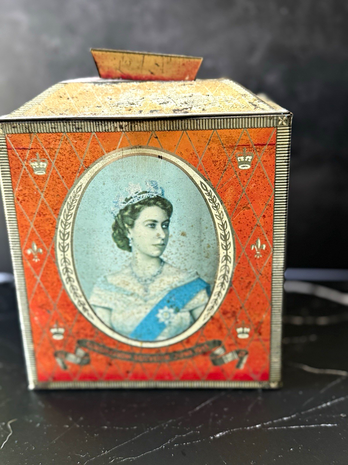 Vintage 1953 Queen Elizabeth II Coronation Tin – Royal Memorabilia Caddy