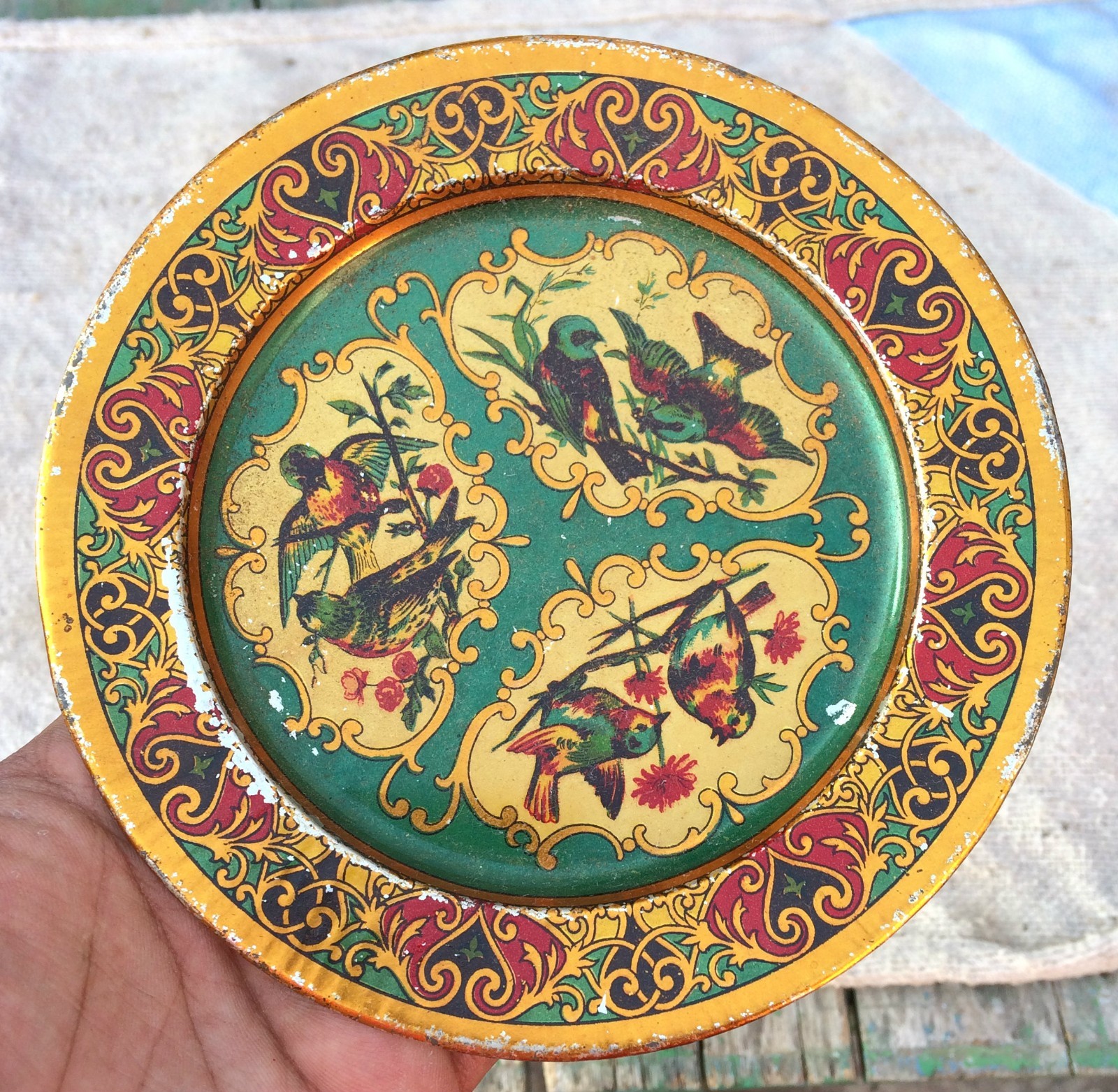 Vintage Tin Wall Decorative Plate Pretty Birds Graphics Green Shaded Plate T1143