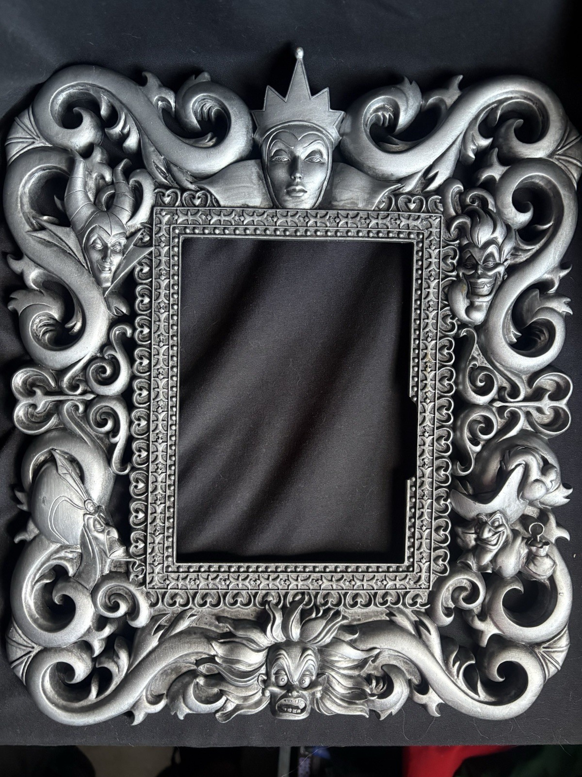 Retired Disney Parks Exclusive Villains Silver 5″x 7″ Photo Frame