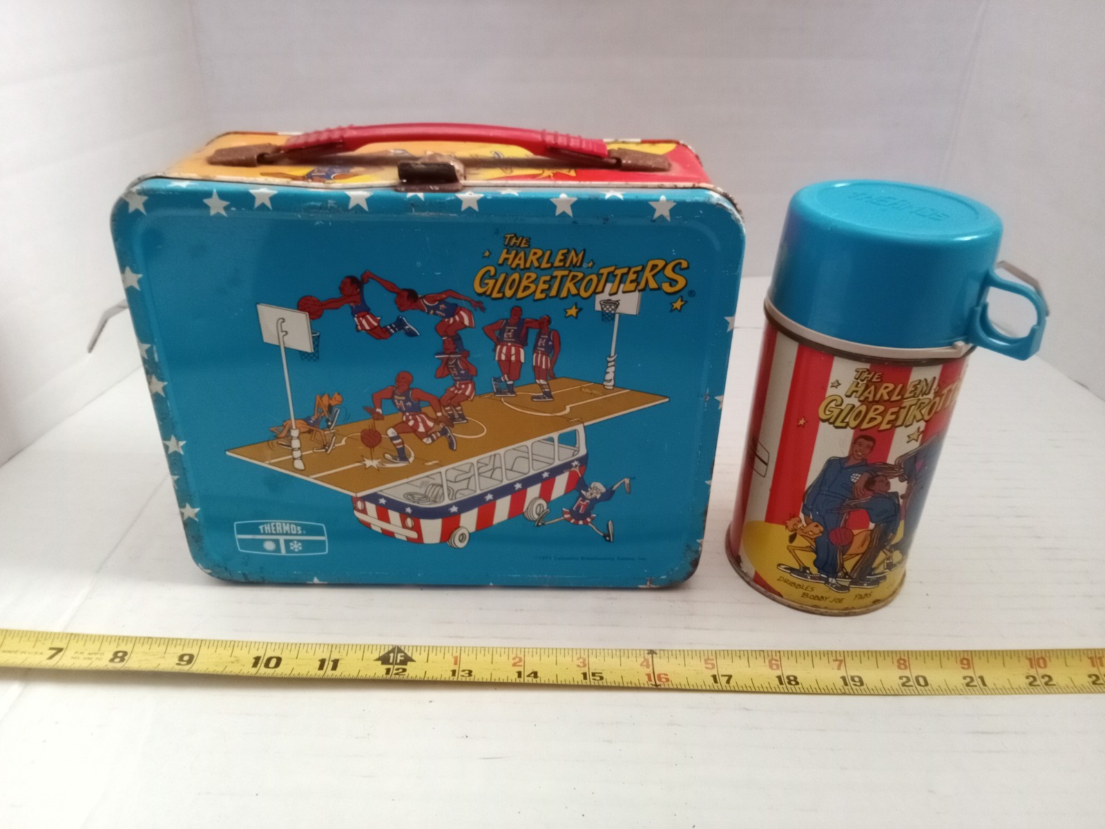 Vintage 1971 The Harlem Globetrotters Lunchbox  & Thermos.