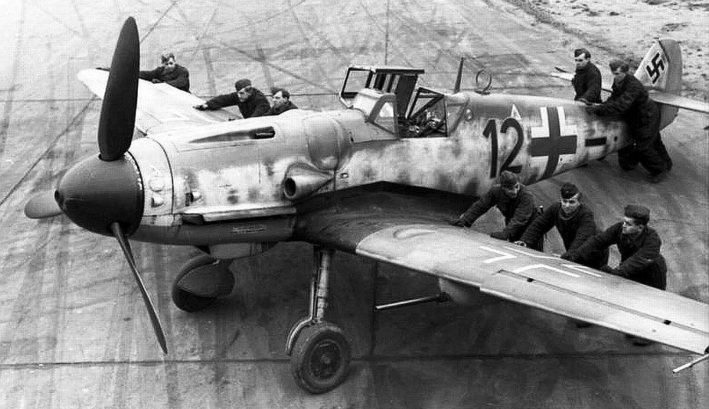 B&W WW2 Photo WWII German Luftwaffe Me109 France 1943 Messerschmitt Bf109 