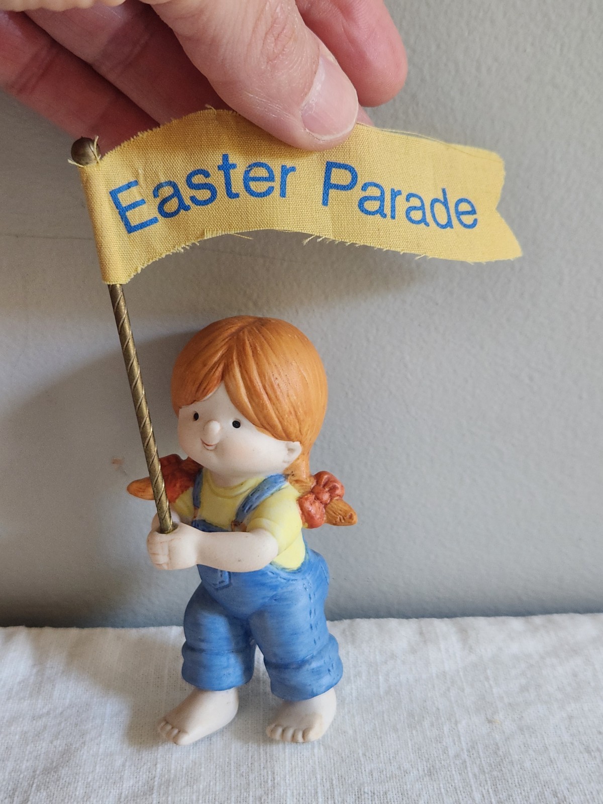 Enesco Country Cousins Katie Easter Parade Banner Flag
