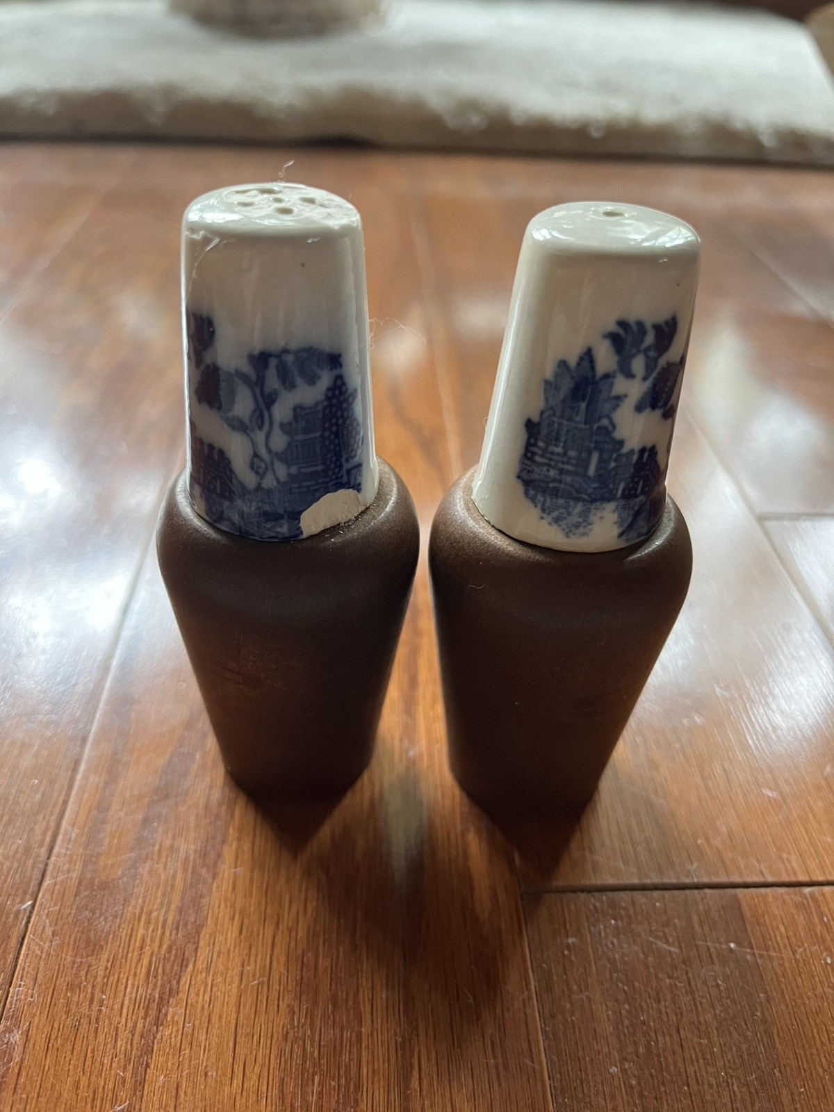 Vintage Blue Willow Salt & Pepper Shakers Ceramic & Wood Japan S&P Set 3.5\