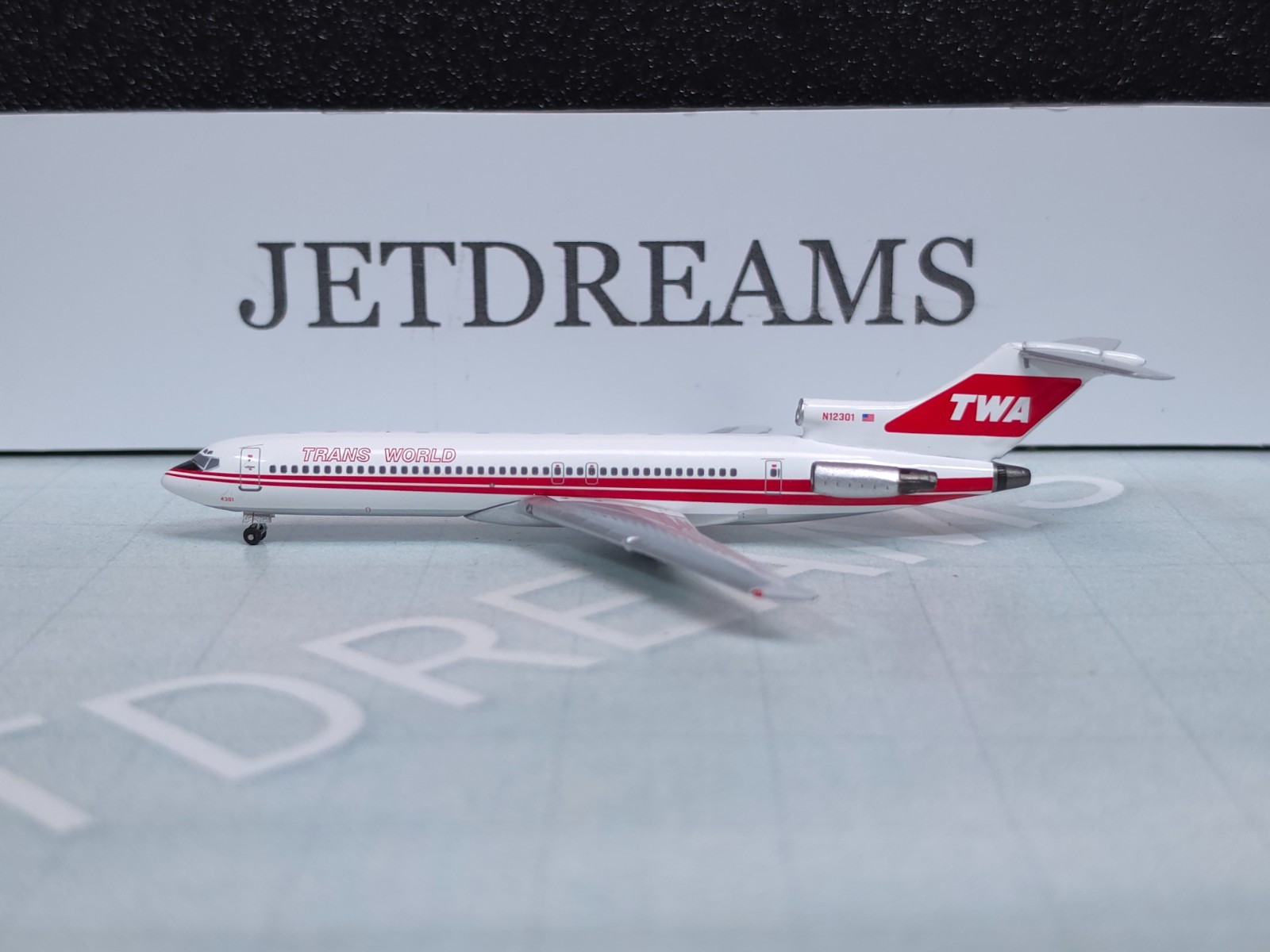 1/400 TWA TRANS WORLD AIRLINES BOEING 727-200 1980'S COLORS N12301 AEROCLASSICS