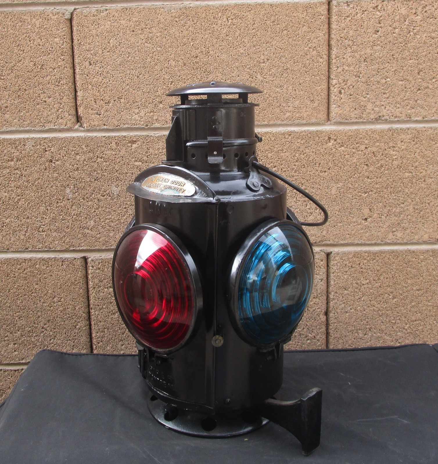 Vintage Canadian National Railroad Caboose Lamp Lantern Complete Excellent CNR