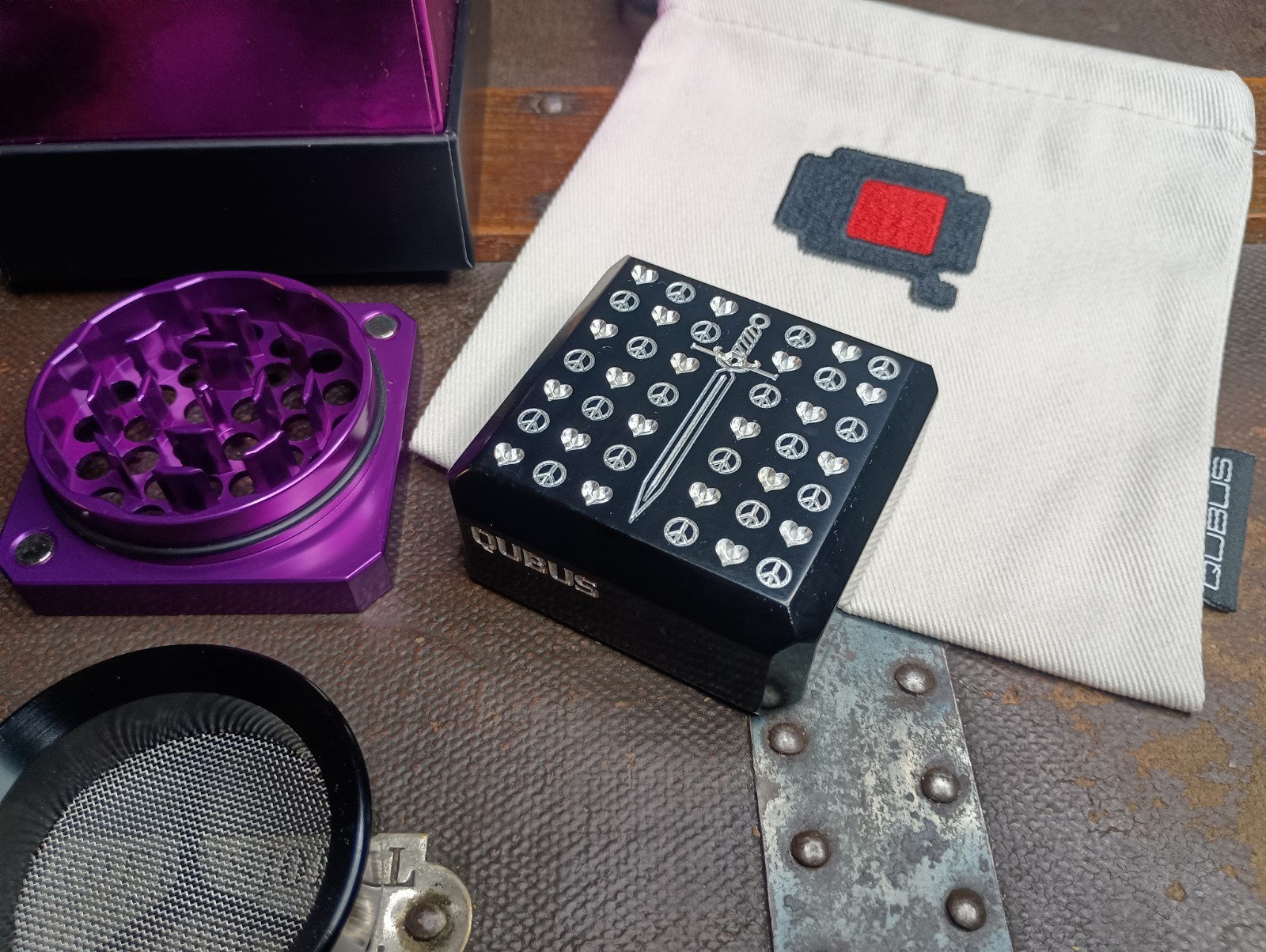 Rare Qubus Royal Purple CNC machined Magnet lock Airtight Premium Herb Grinder