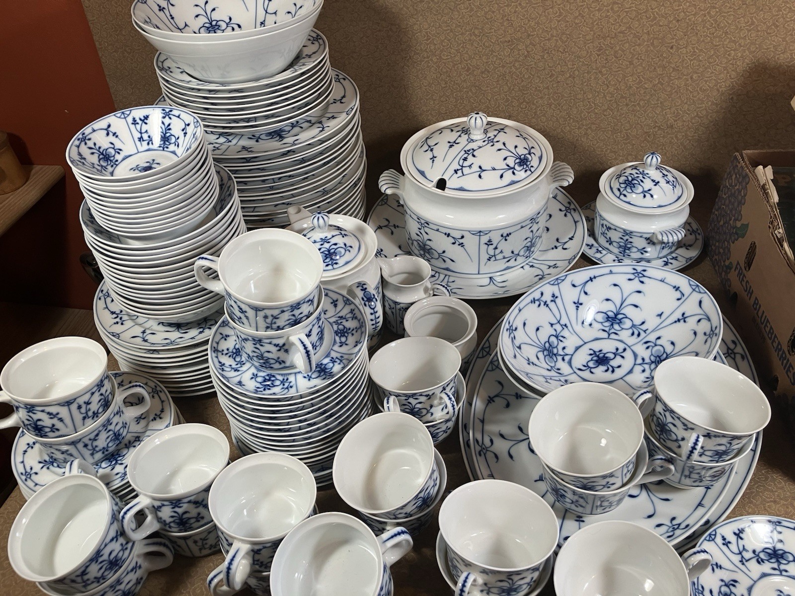 RARE Royal Tettau Alt Tettau Blau Porcelain Set Dinnerware 136 Piece