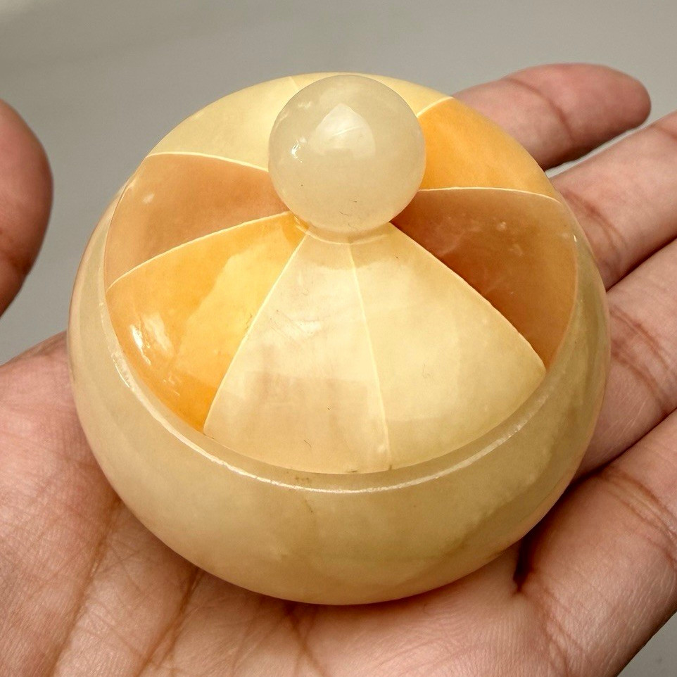 Vintage Italian Hand carved L’Arcaccio Alabaster Round Lidded Mini Trinket Box 
