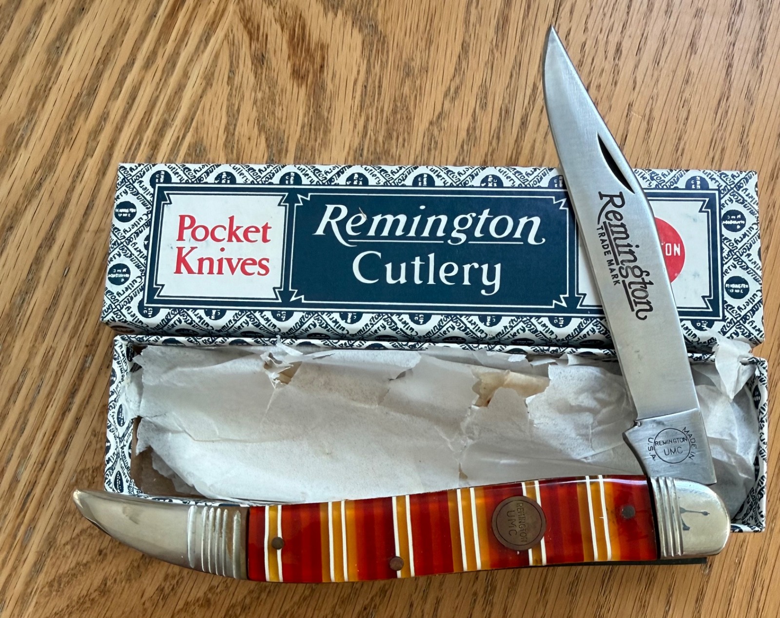 VINTAGE REMINGTON CANDY STRIPE FISHERMAN R1615 KNIFE UNUSED IN BOX HAS ISSUES 