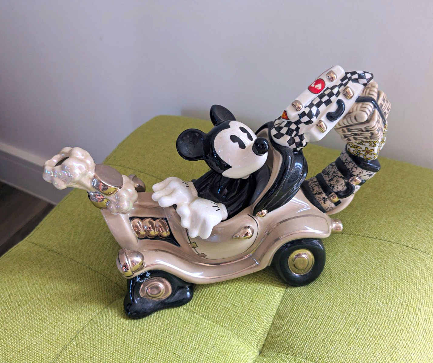 VTG Paul Cardew Disney Showcase Mickey Mouse Automobile Teapot Ltd Ed 2356/5000