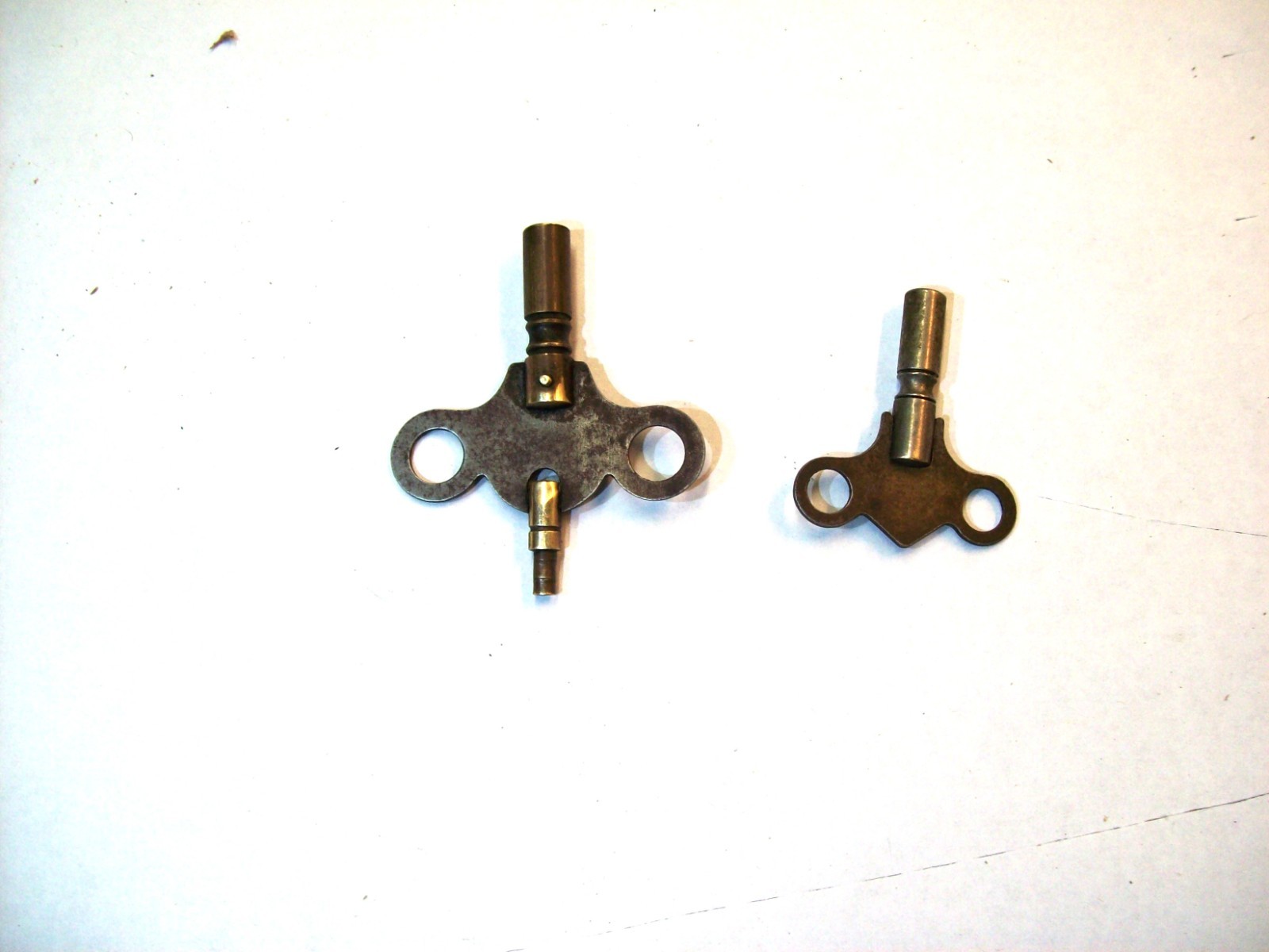 pair (2)  DOUBLE END CLOCK KEY GILBERT ANSONIA SETH THOMAS Keys