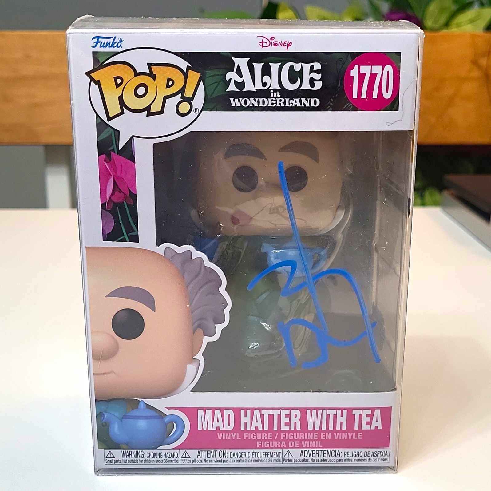 Funko Pop Disney Alice in Wonderland Mad Hatter with Tea #1770 SIGNED