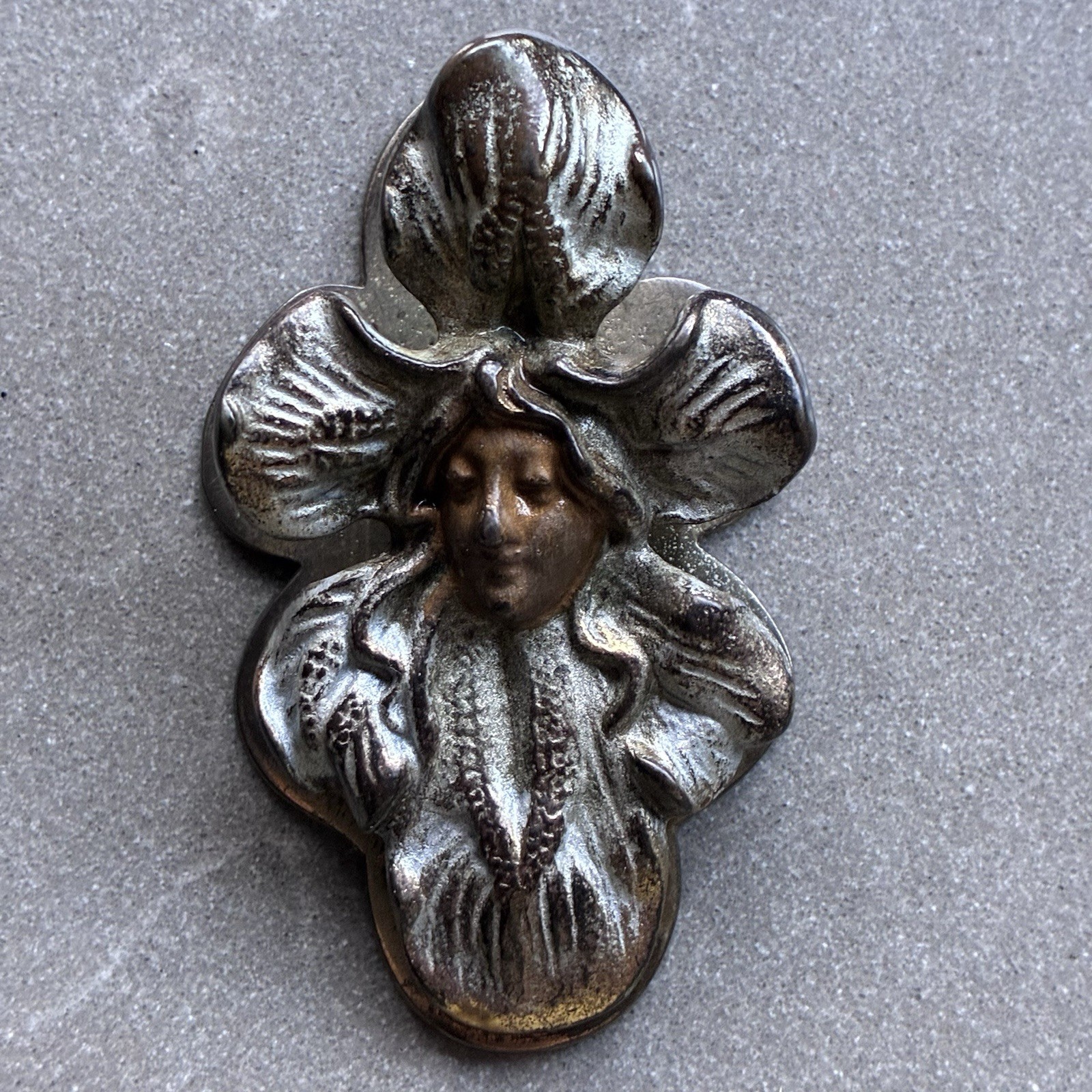 ANTIQUE H. L. JUDD MFG. CO. #5178 IRIS FLOWER WOMAN DESK / LETTER CLIP