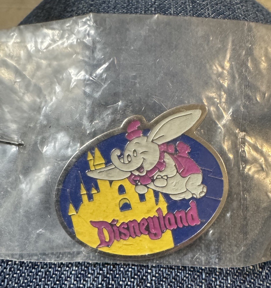 Vintage 1997 Disneyland Longs Drugs Promo Pin Dumbo Sleeping Beauty Castle