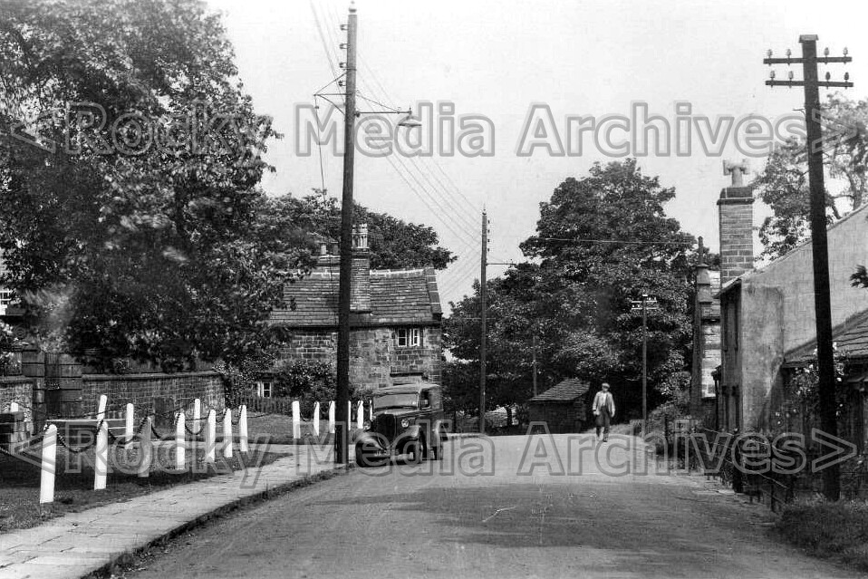 Zgb-40 The Village, Tong nr Bradford, Yorkshire. Photo