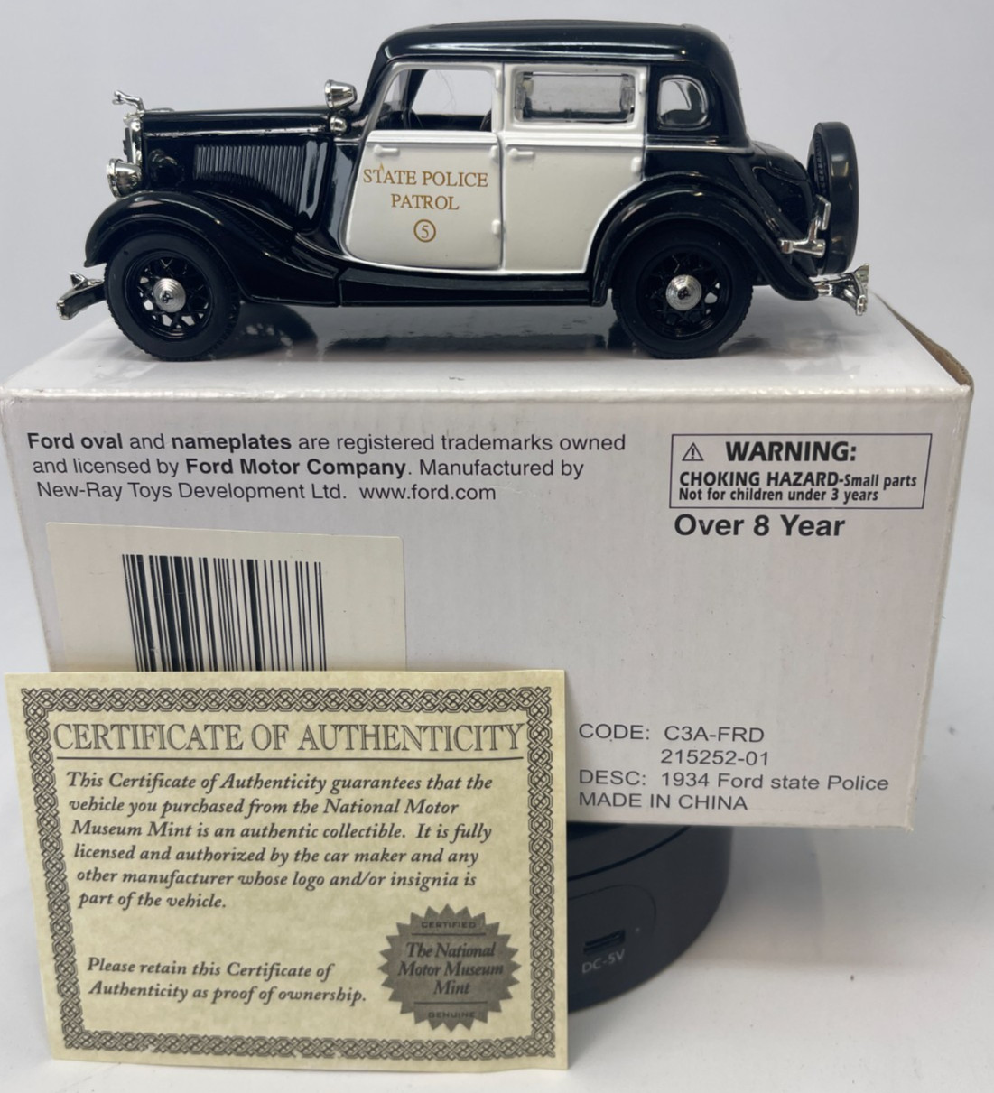National Motor Museum Mint 1934 Ford Deluxe Fordor Model Car with Certificate