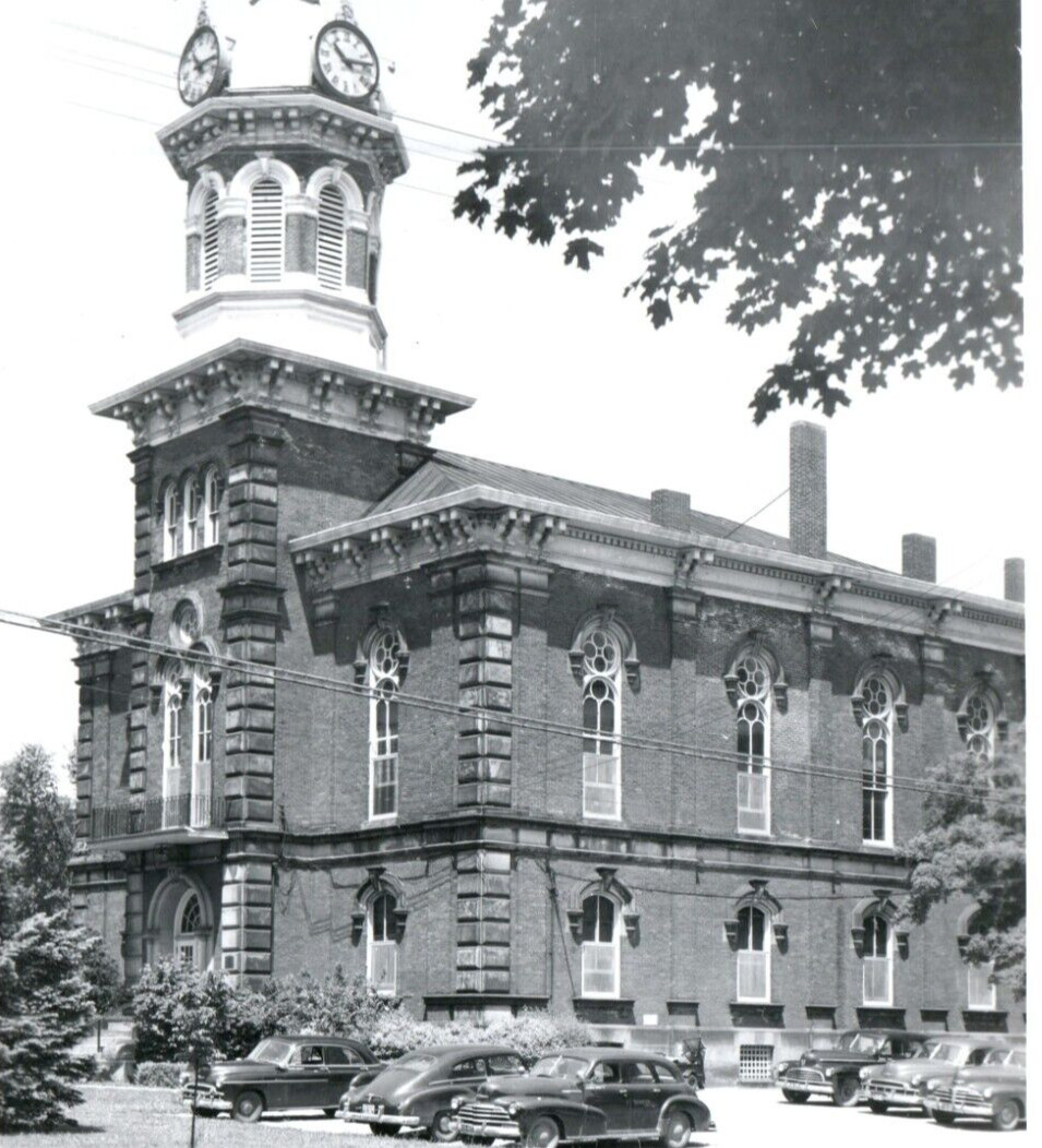 Vintage 1940\'s RPPC Postcard Geauga County Courthouse Chardon Ohio Autos-O36