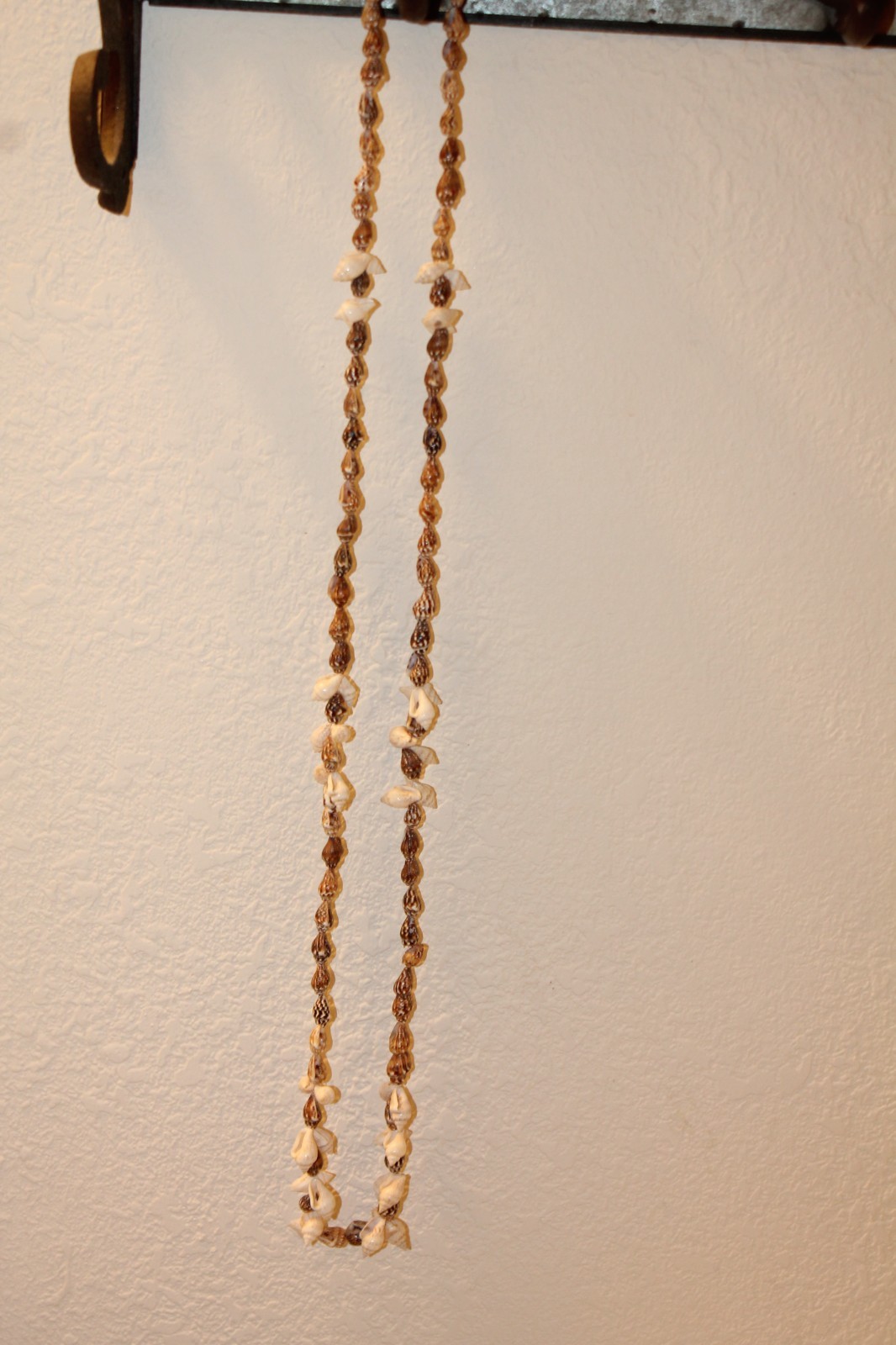 **RARE SHELLS - 35 INCH **  LONG - Vintage Hawaiian Shell Lei Necklace