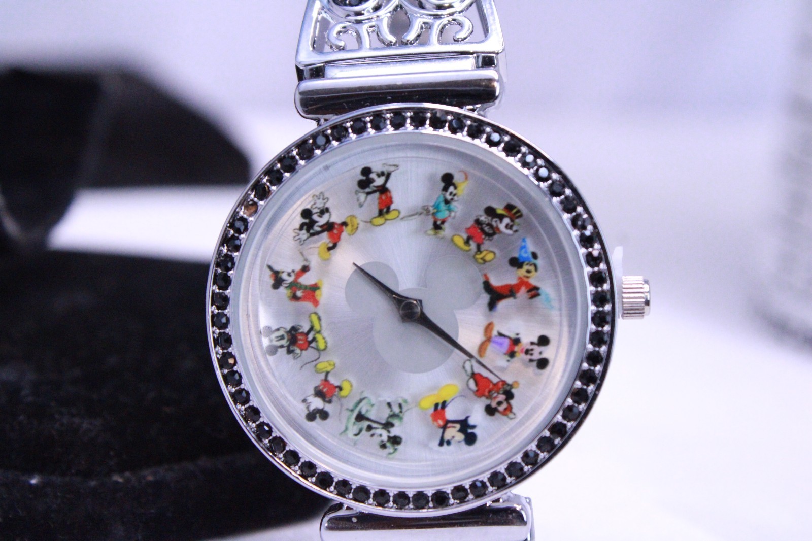 DISNEY 90TH ANNIVERSARY MICKEY MOUSE THROUGH THE YEARS ROTATING WATCH RARE LOOK